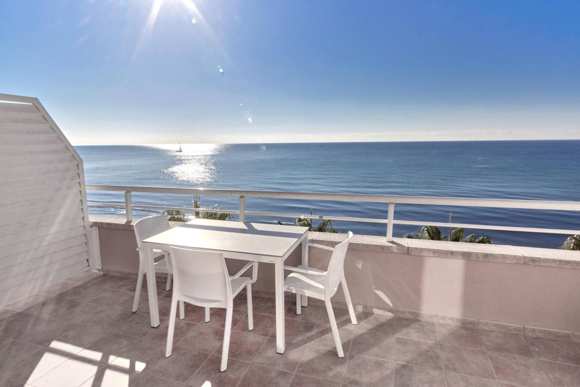 One-Bedroom Apartment Sea View