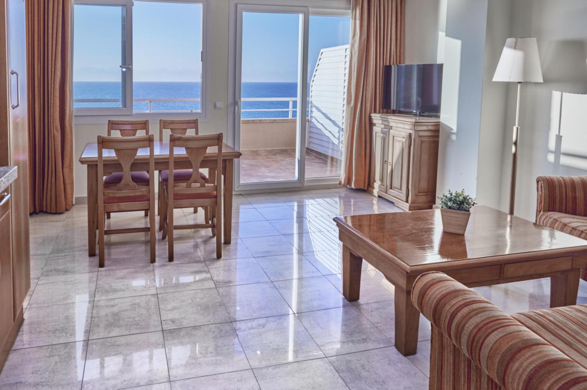 One-Bedroom Apartment Sea View