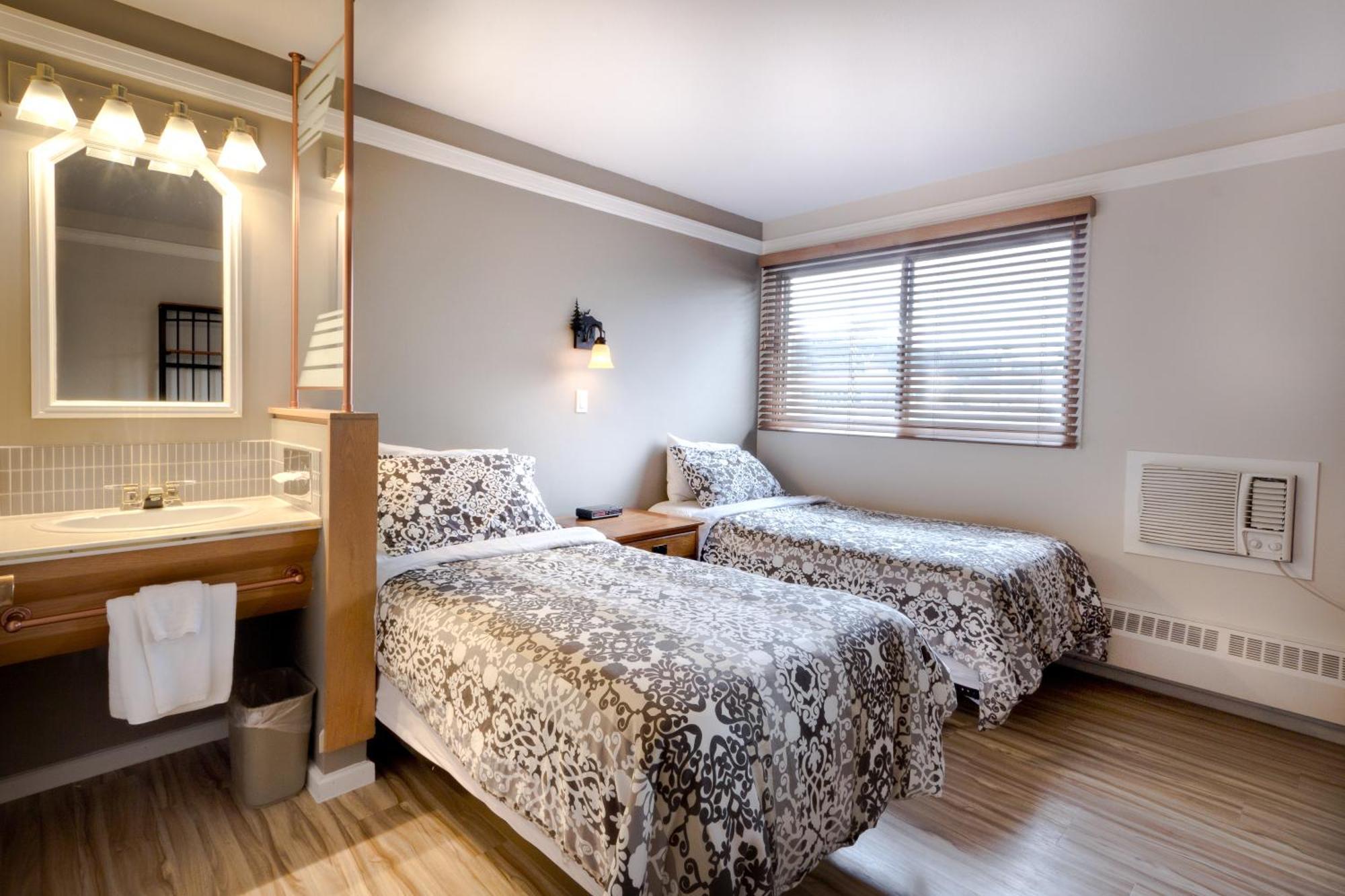 Standard Twin Room Two Twin Beds Mountain View
