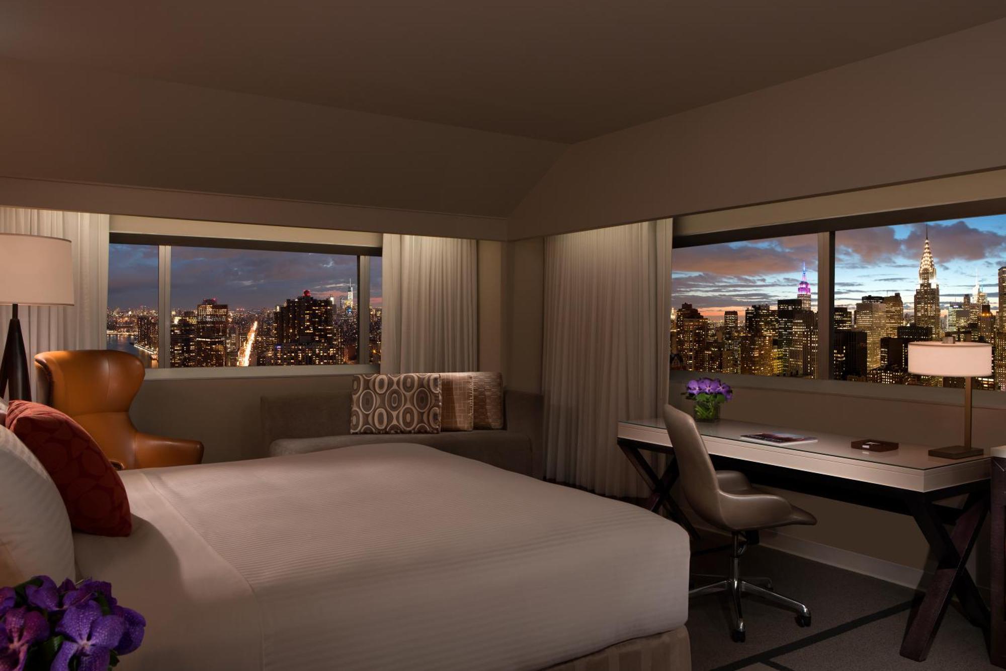 Premium Corner Room One King Bed City View,1657138991:JPEG