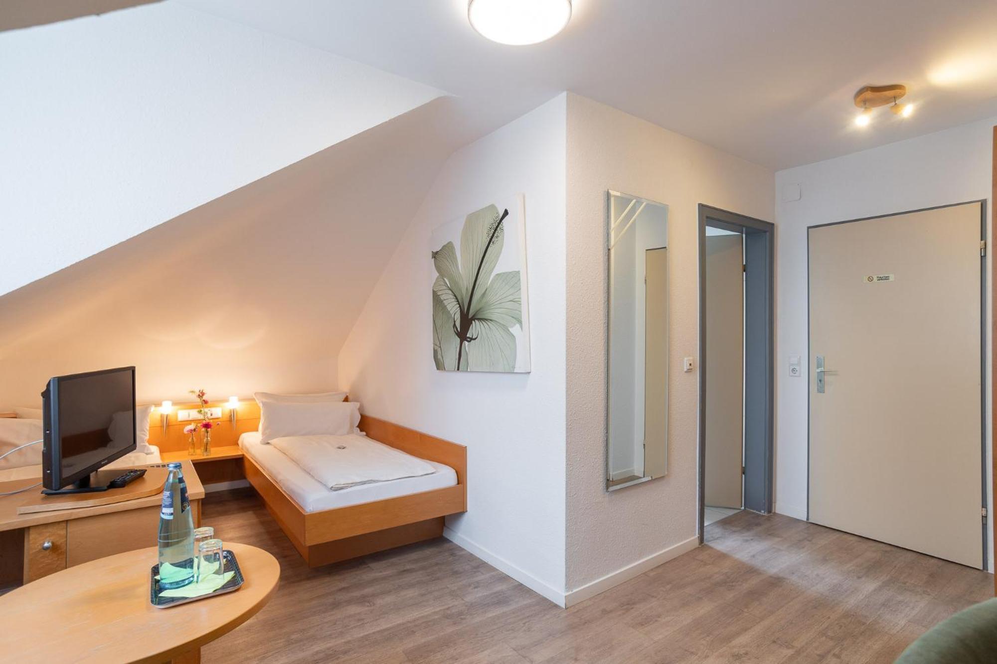 Standard Twin Room,1551711496:JPEG