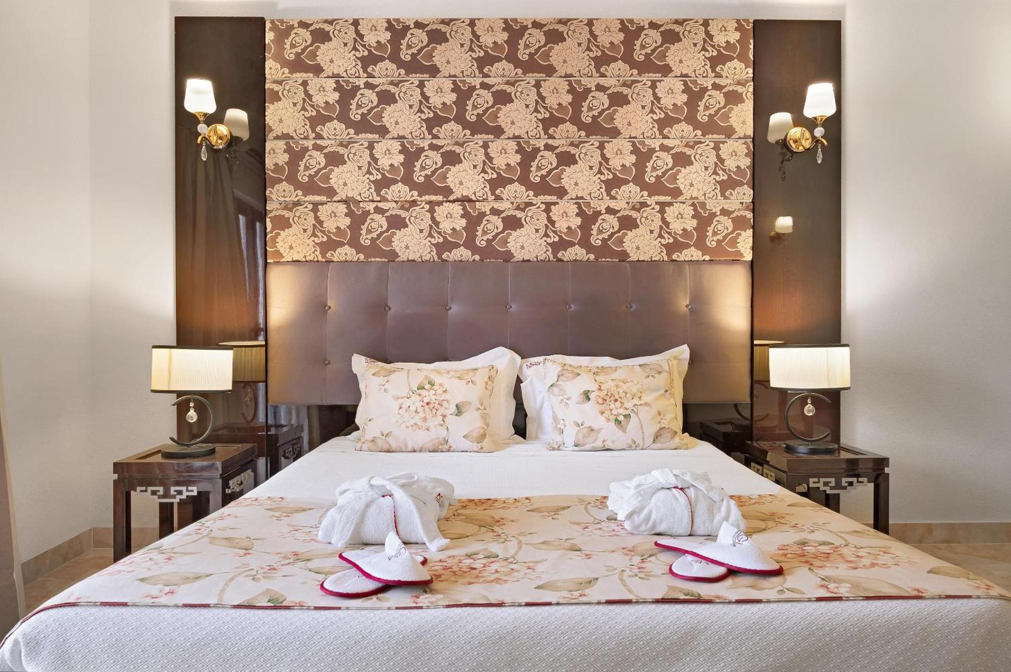 Deluxe Hotel Room