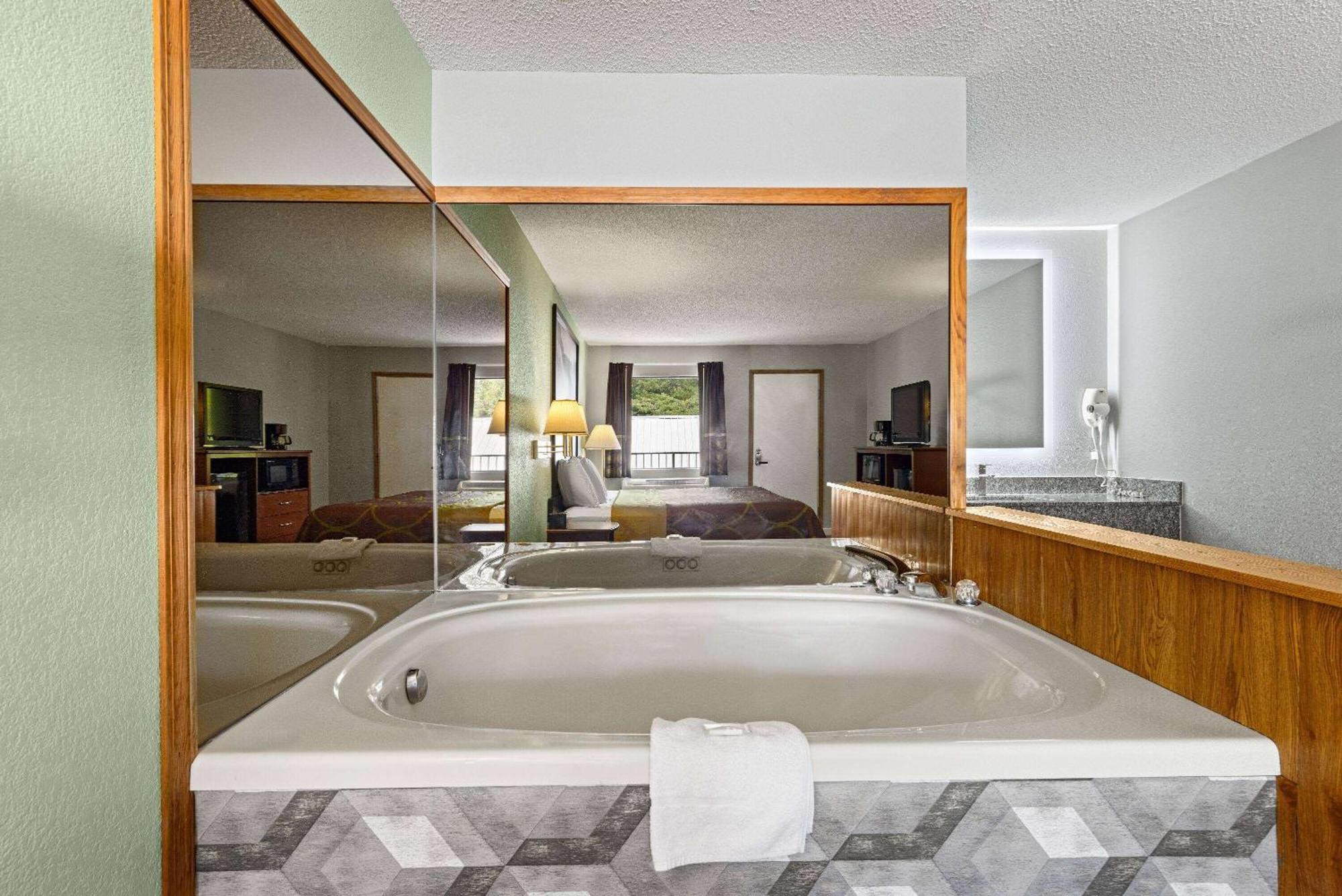 King Suite Spa Bath,1541521720:JPEG
