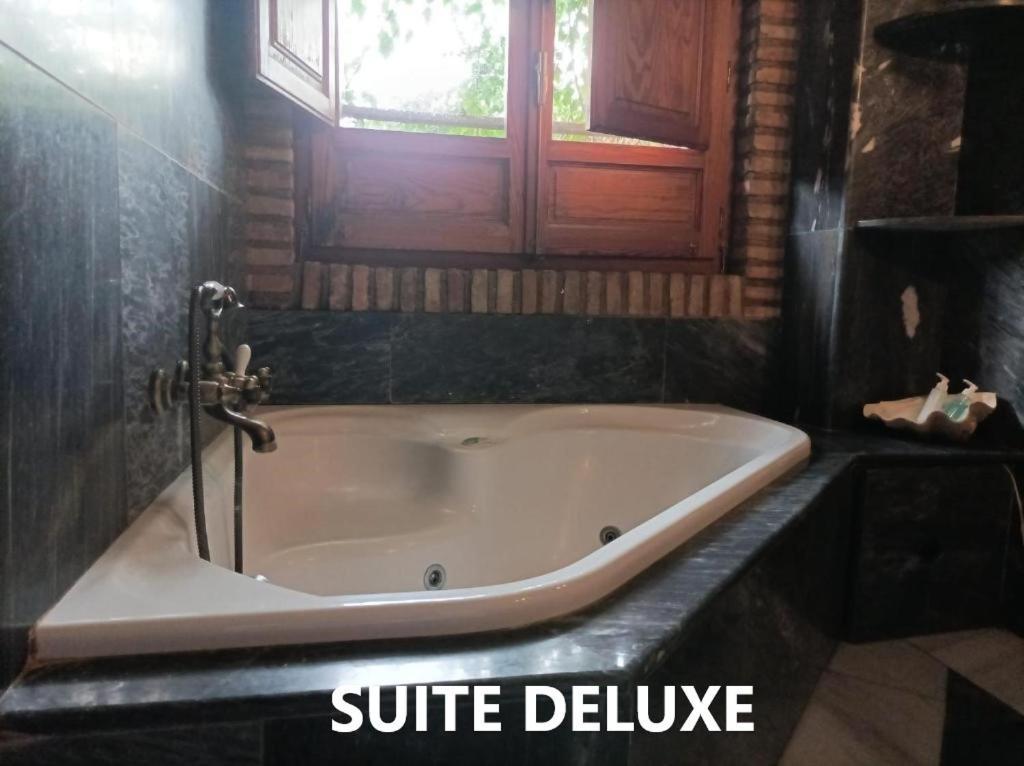 Deluxe Suite Spa Bath,1541601592:JPEG