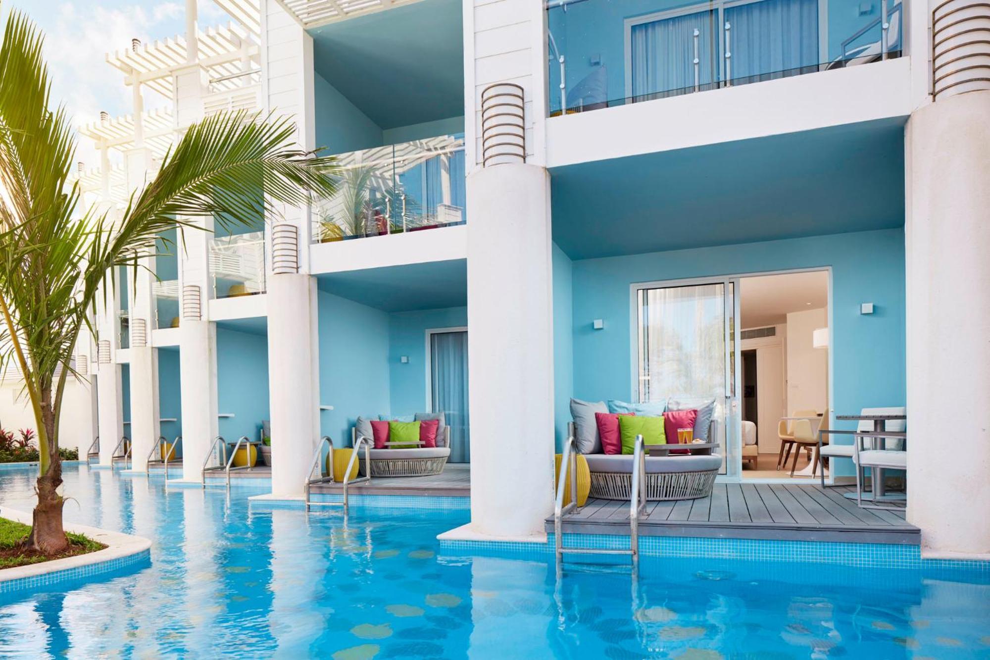 Premium Ocean View Swim Up Suite