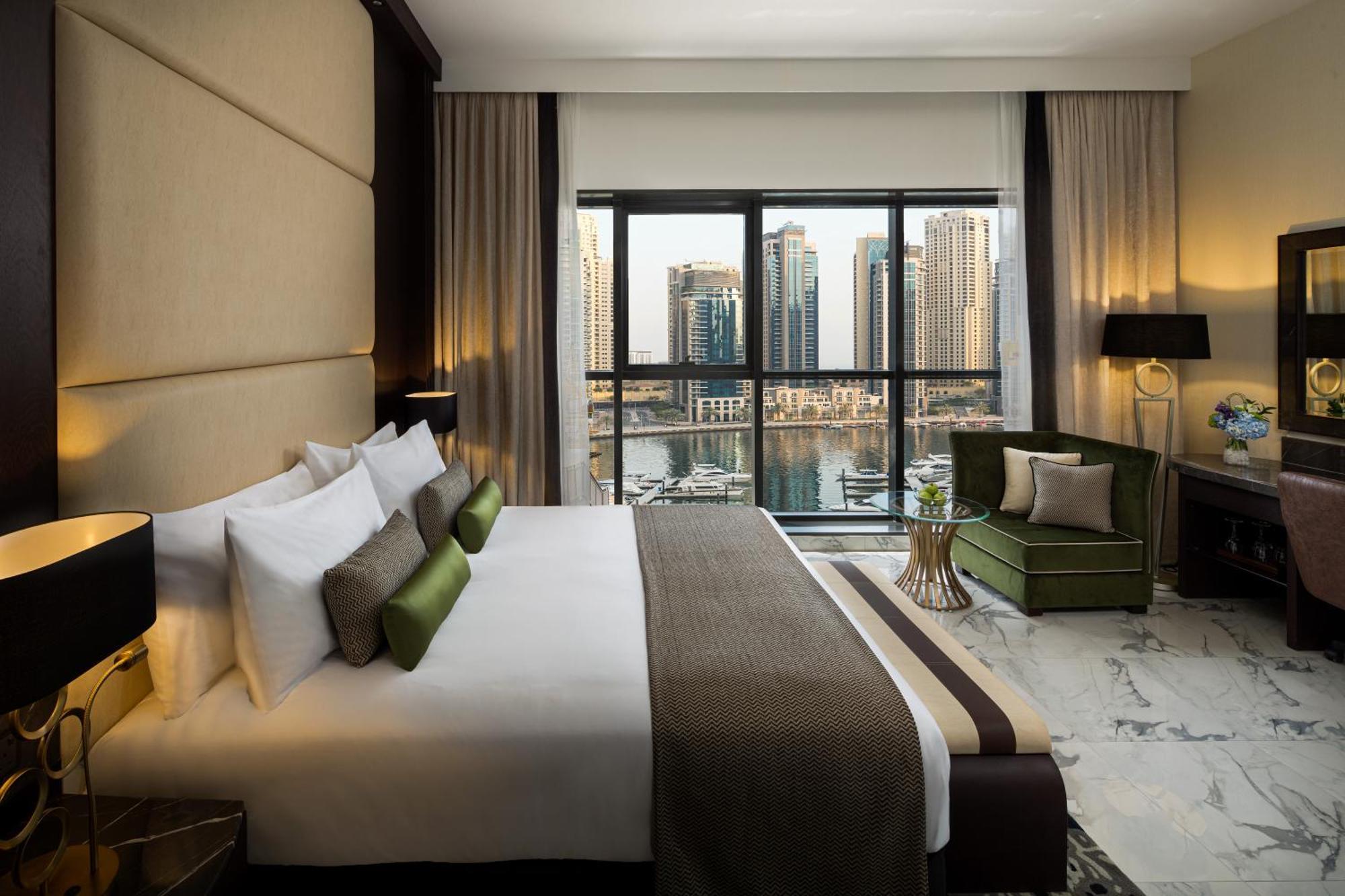 Club room King Bed High Floor Club Lounge Access