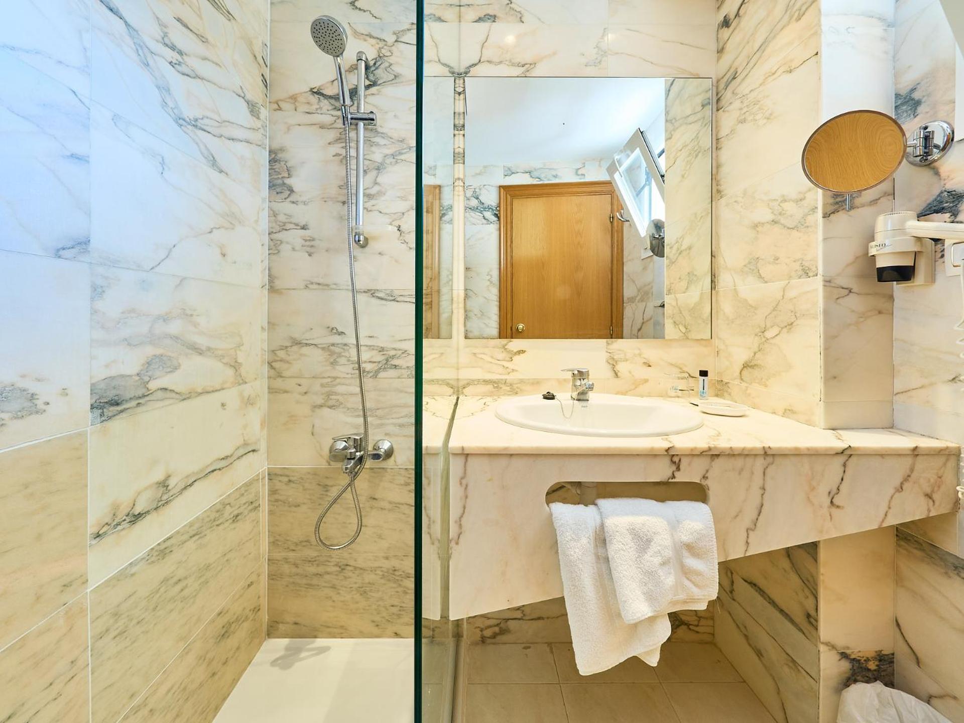 Large Twin Room