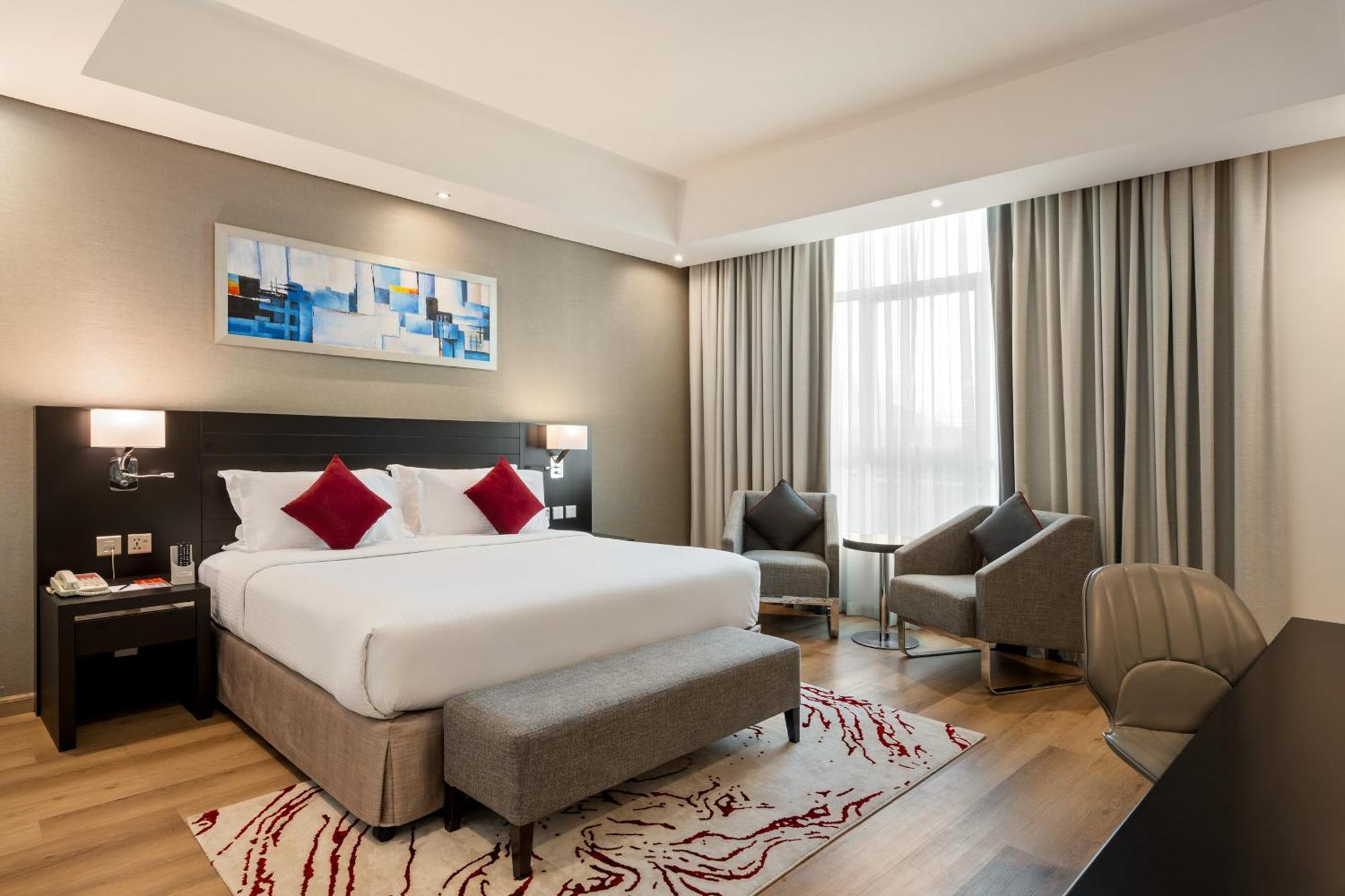 Explorer King Room Non-smoking | Dubai Shuttle