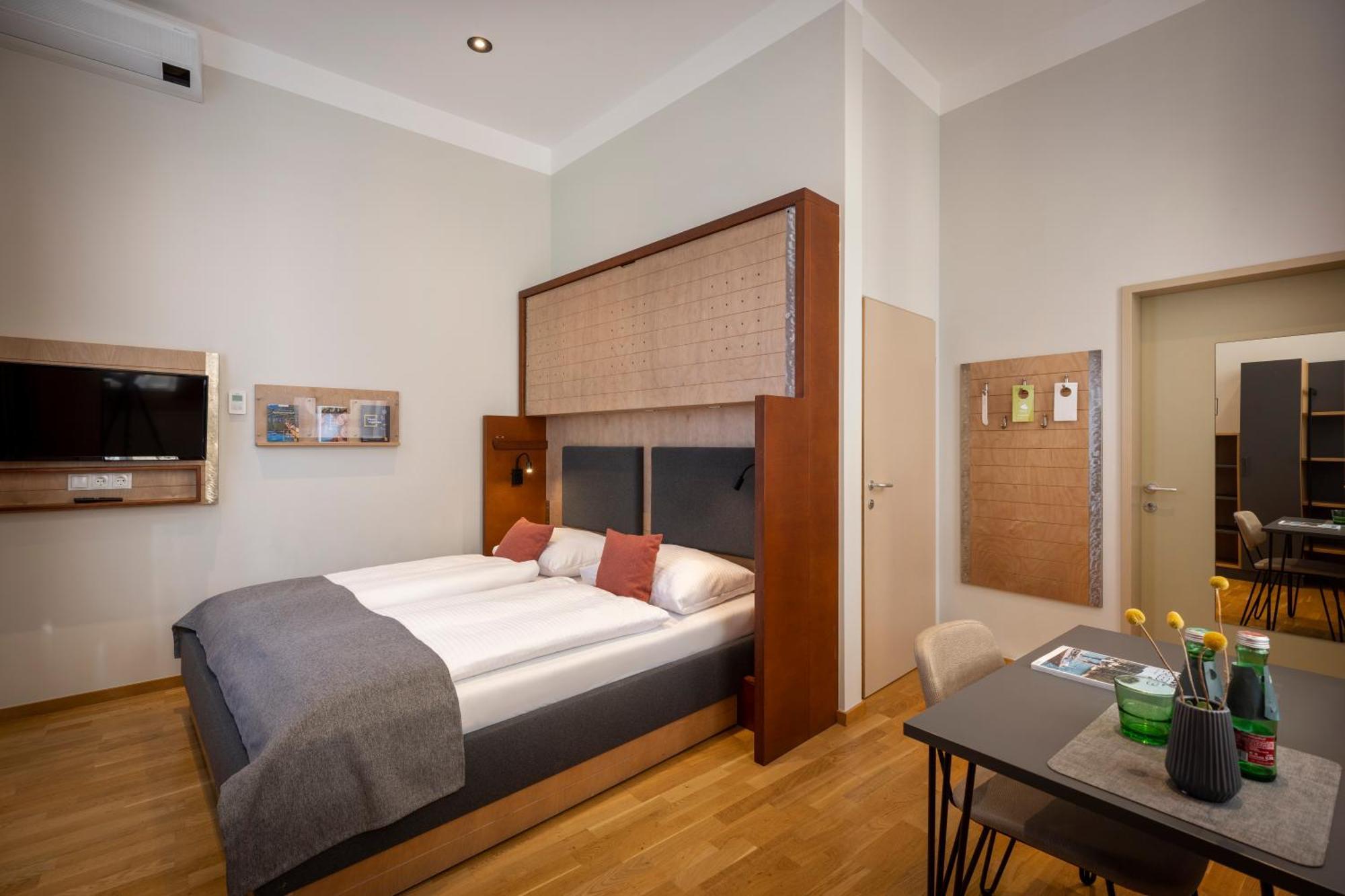 Double Room,762158929:JPEG