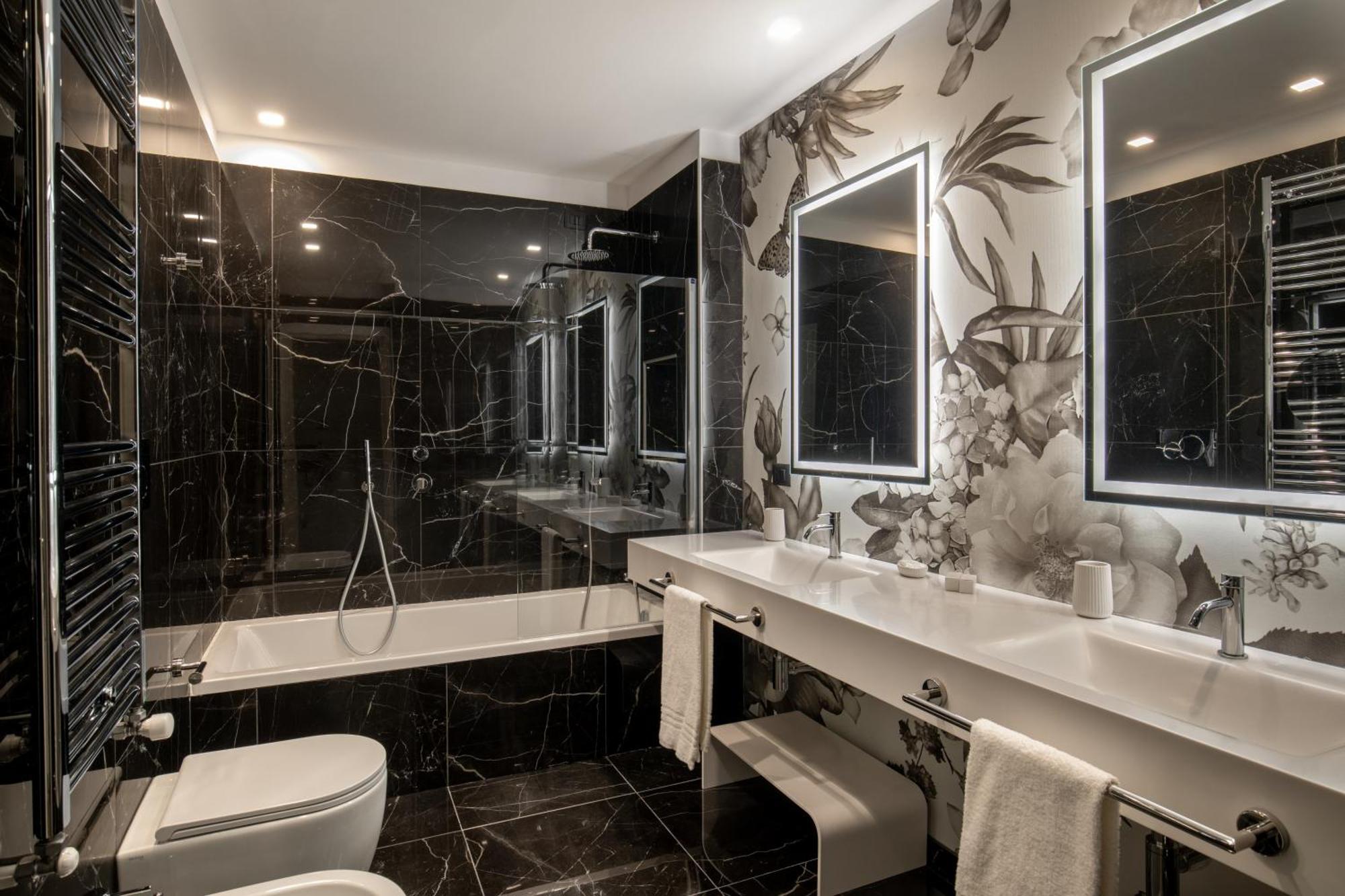 Deluxe Double or Twin Room City View