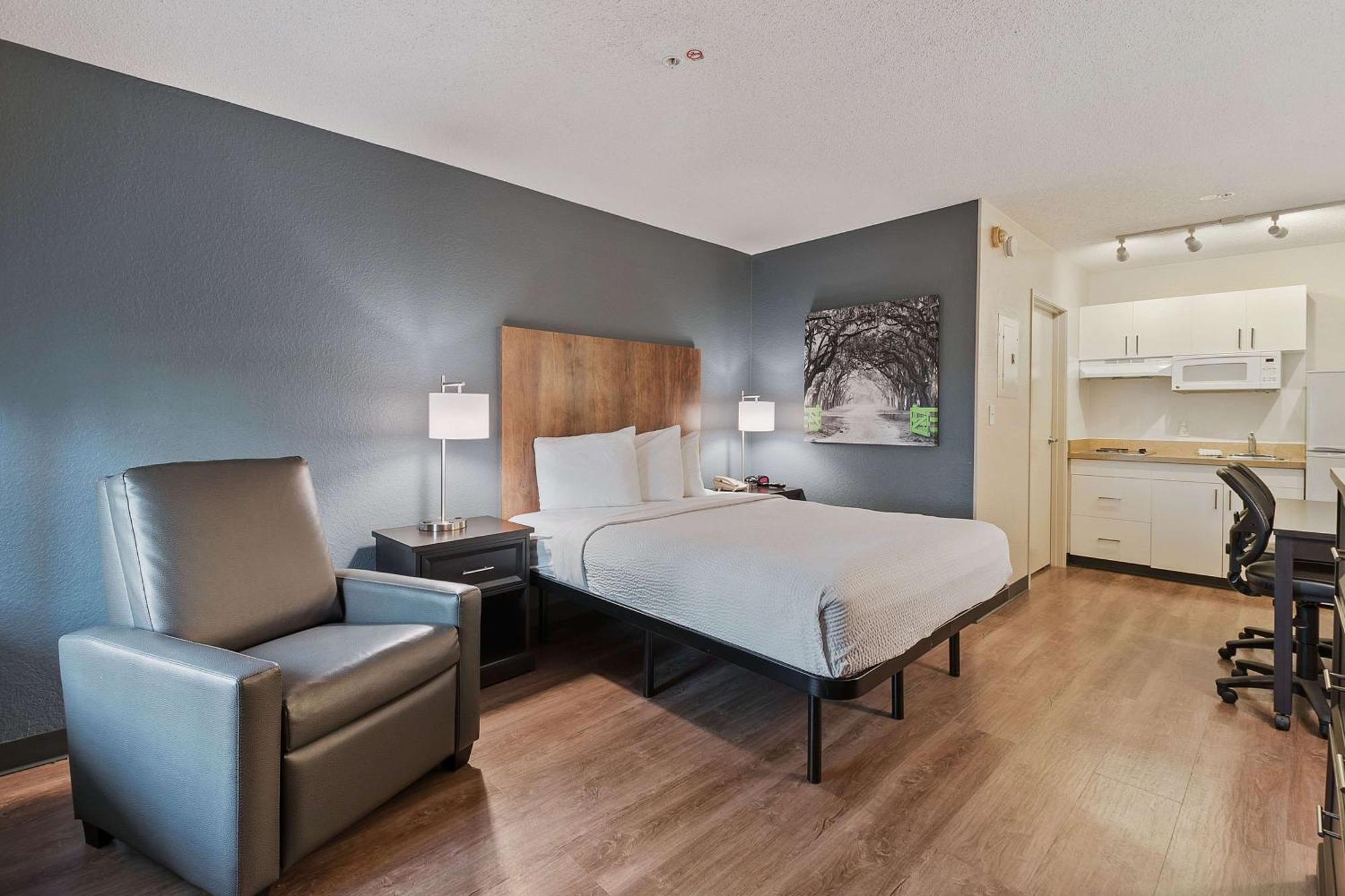 Studio 1 Queen Bed Hearing Accessible Non-Smoking,1541899441:JPEG