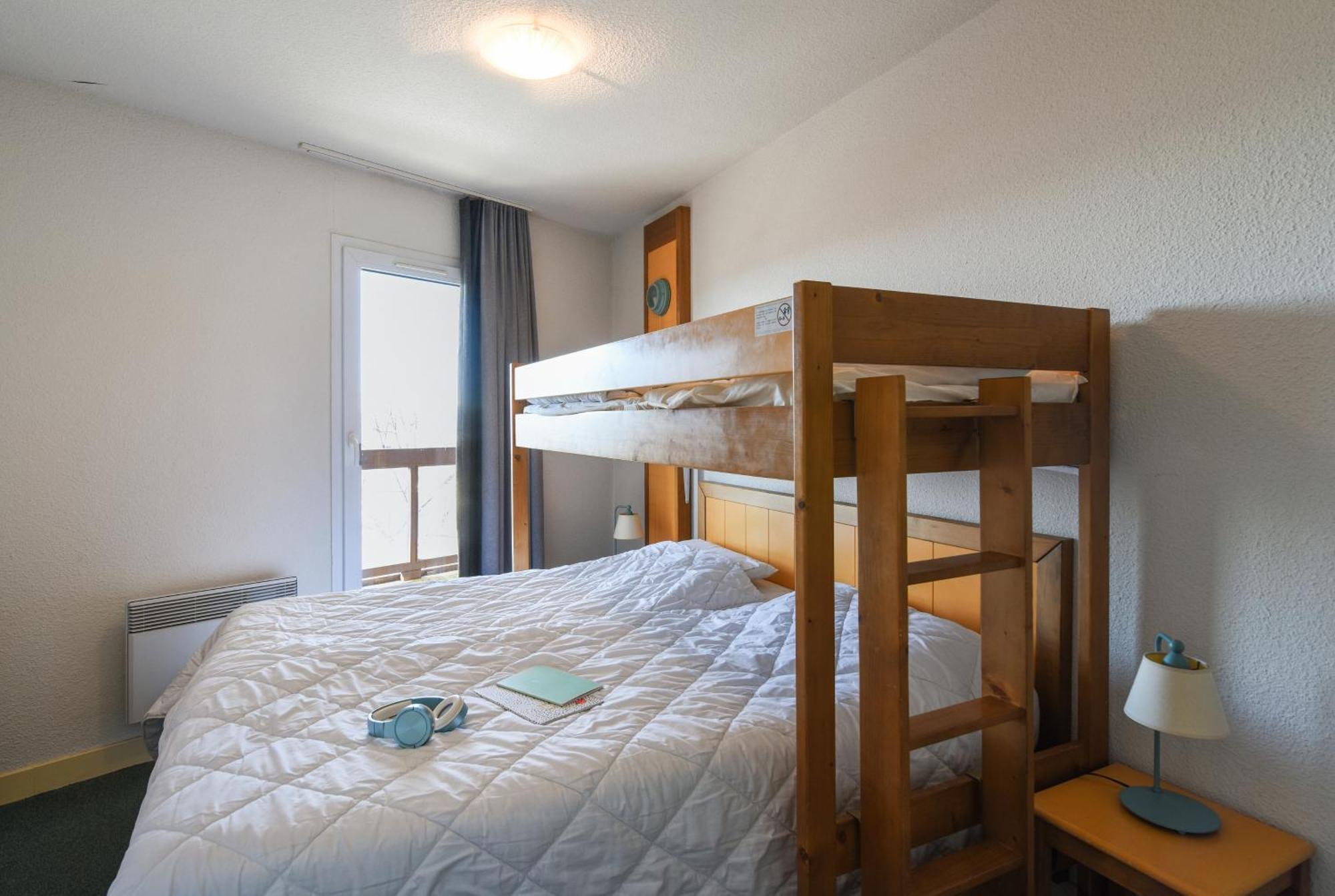 One-Bedroom Apartment,1541982451:JPEG