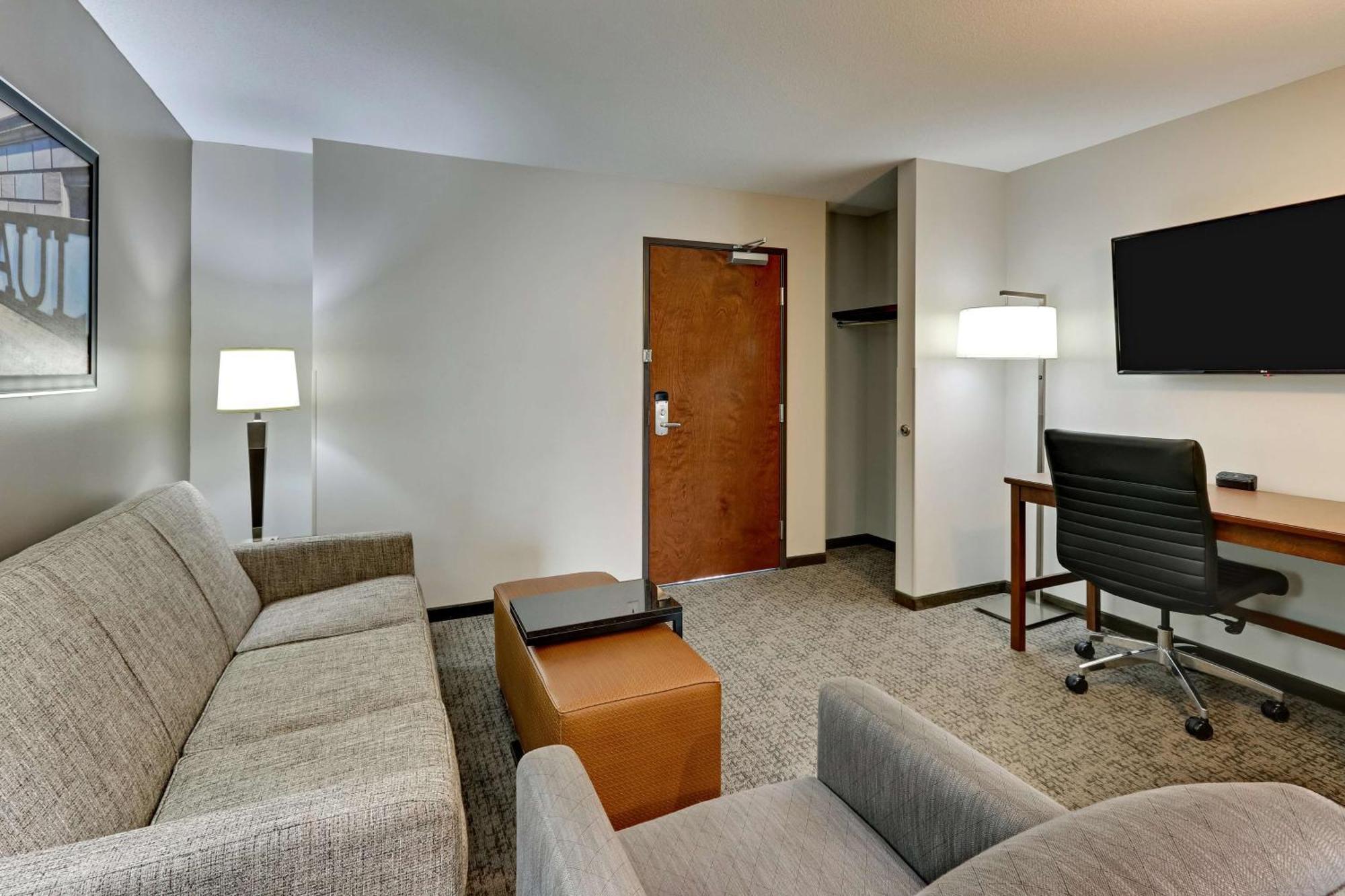 Deluxe King Suite