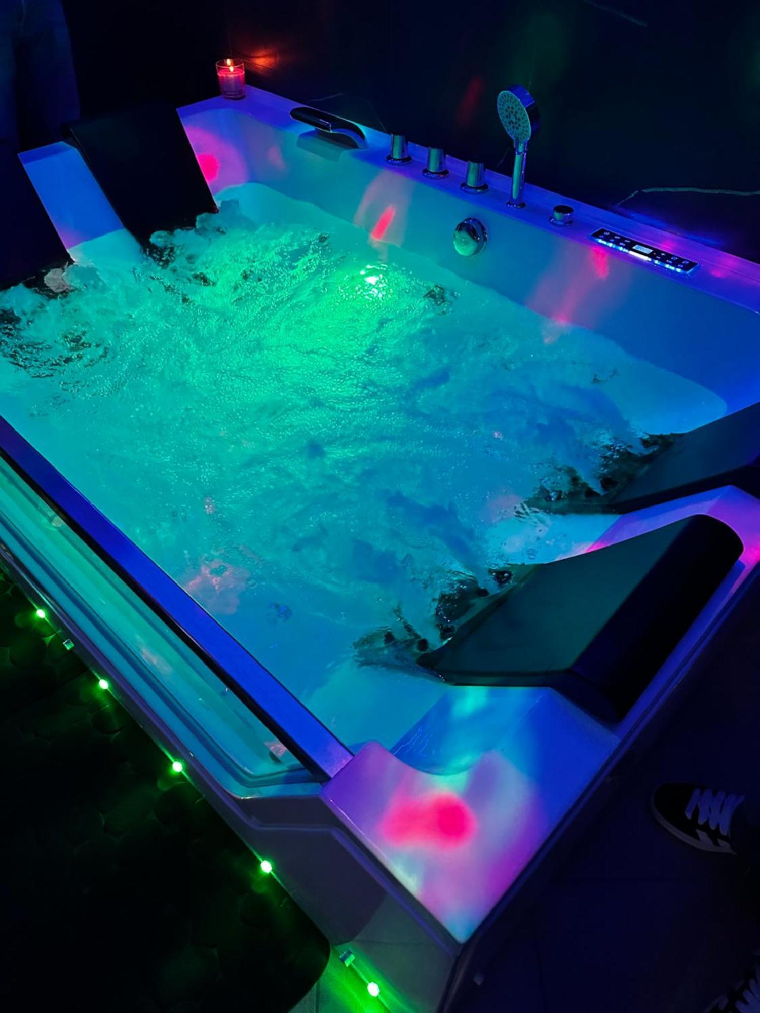 Deluxe Suite Spa Bath