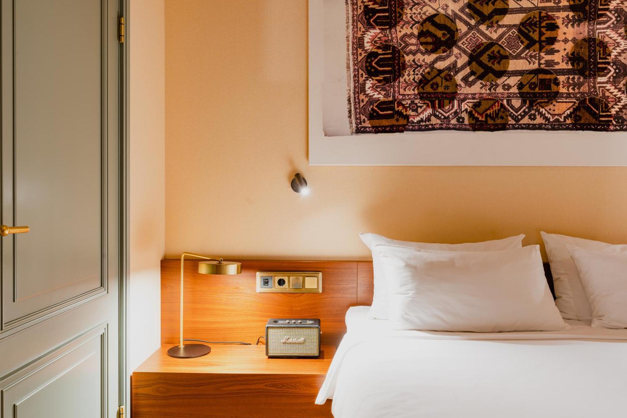 Indoor Double or Twin Room No Direct Daylight,1542404155:JPEG