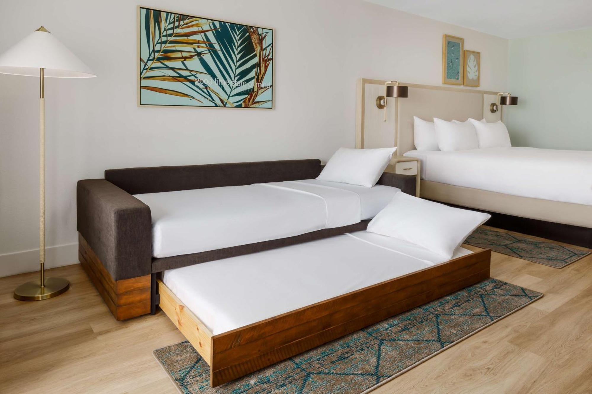 King Room Trundle Bed Gulf Front Balcony