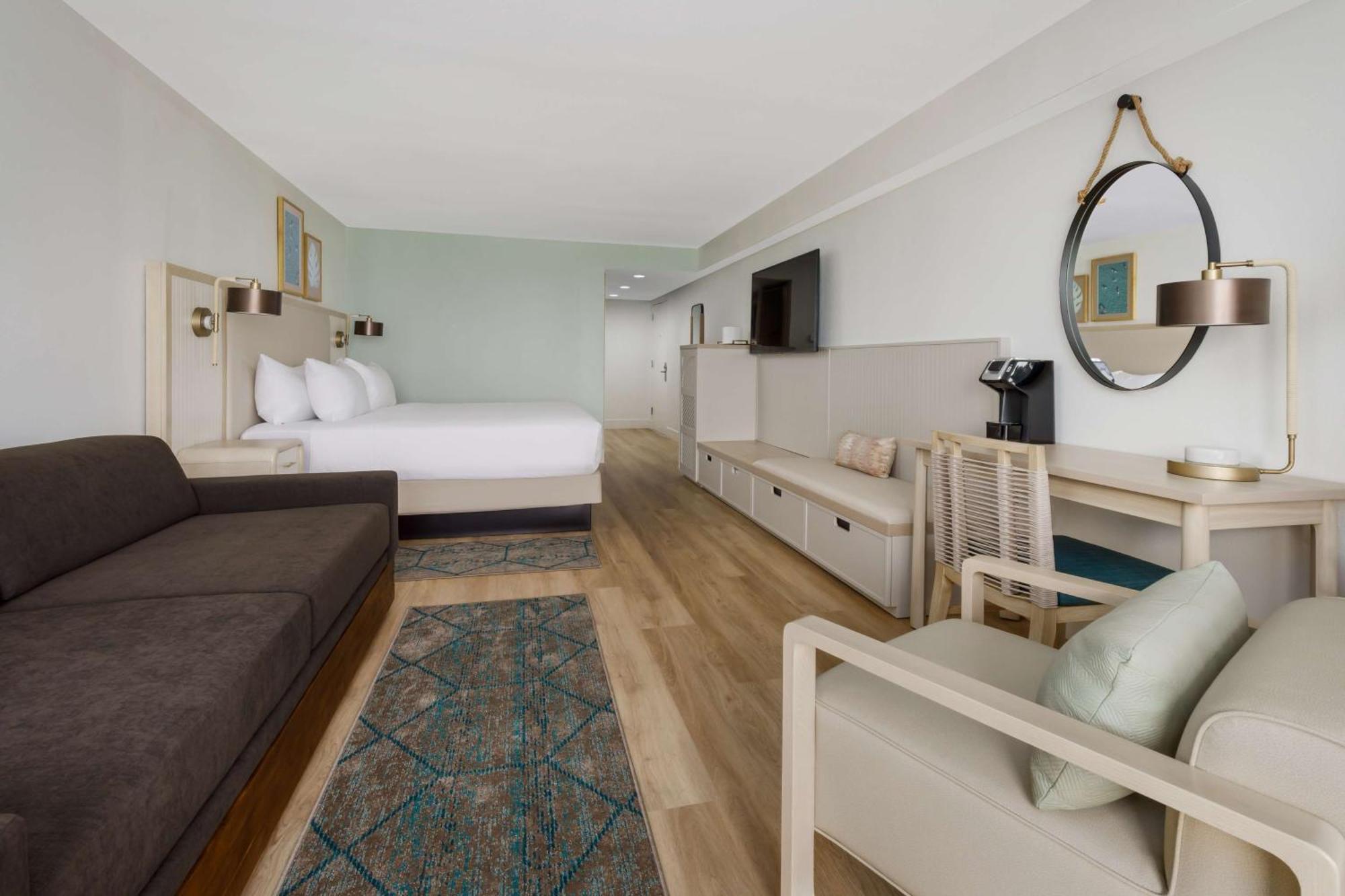 King Room Trundle Bed Gulf Front Balcony