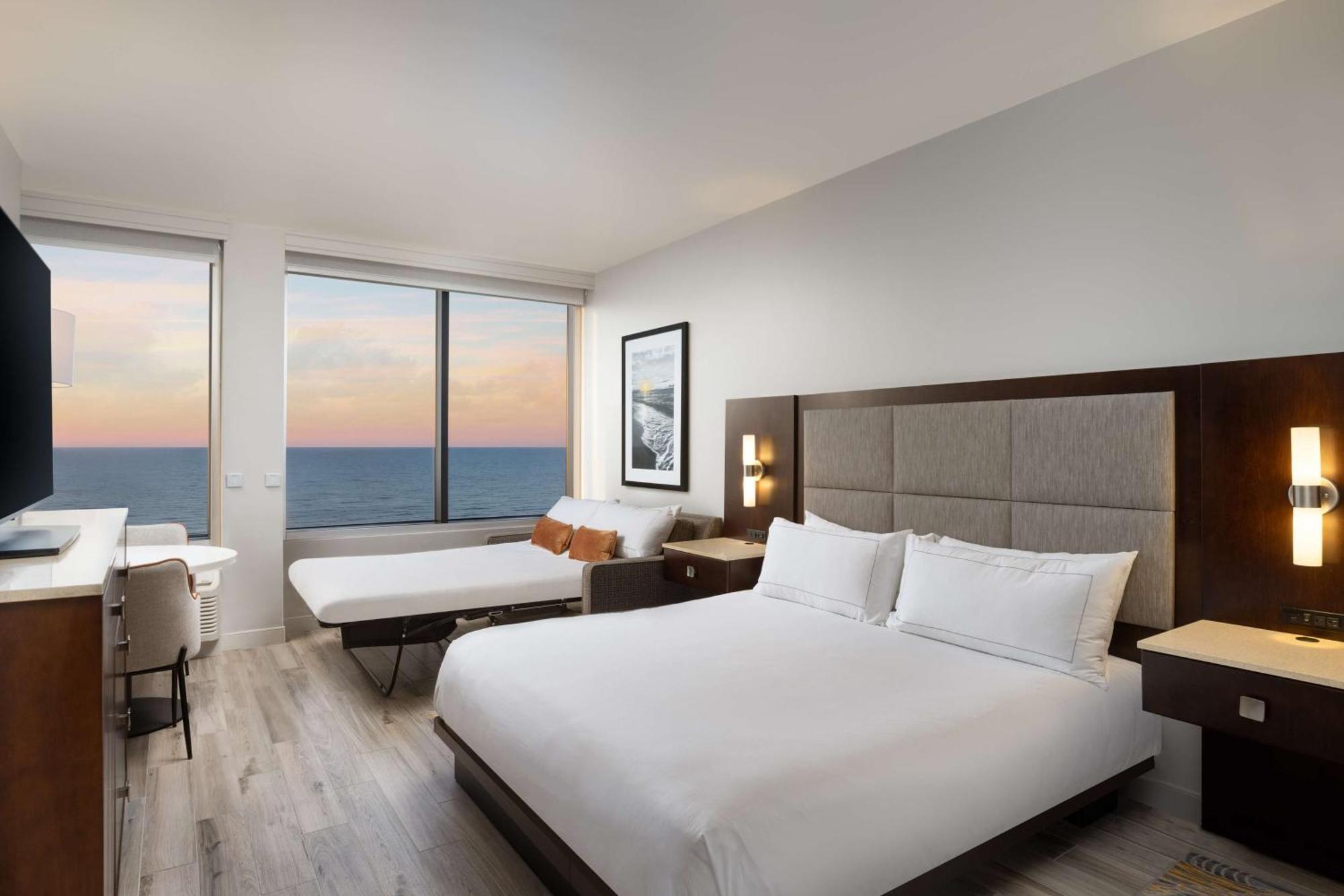 Deluxe King Room Mobility Accessible