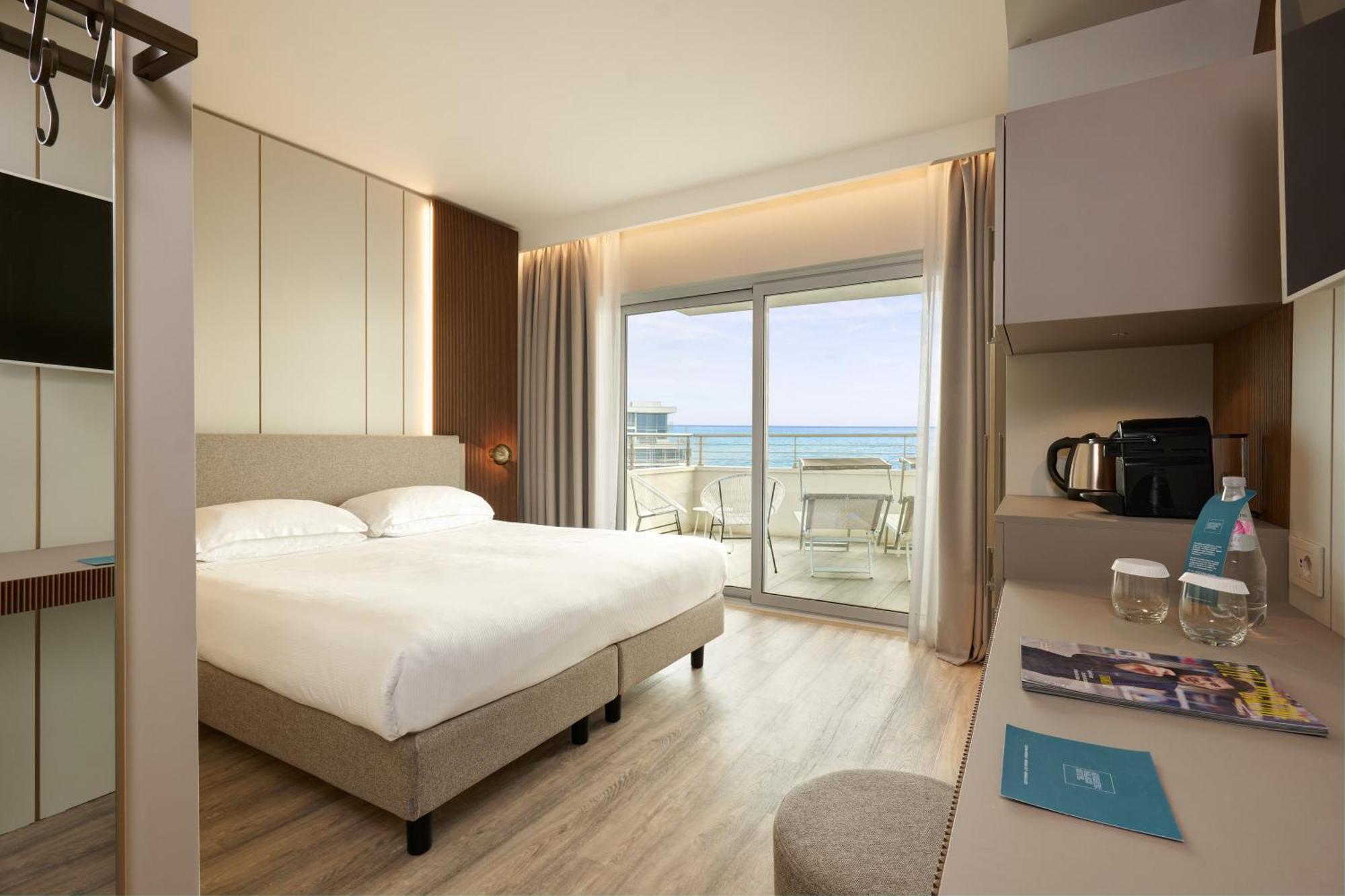 Double or Twin Room Sea View High Floor,1542496387:JPEG