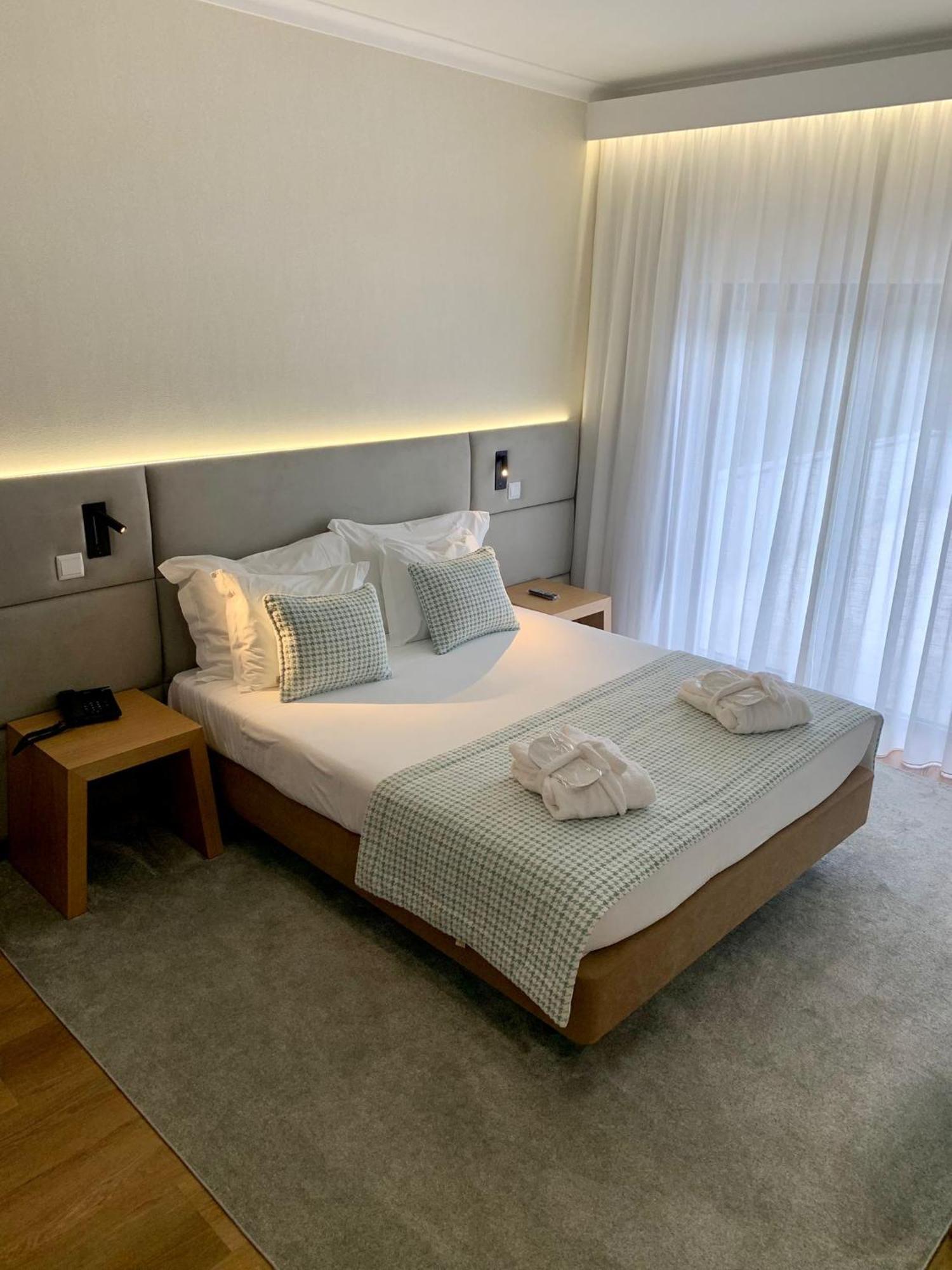 Deluxe King Room,1585462849:JPEG