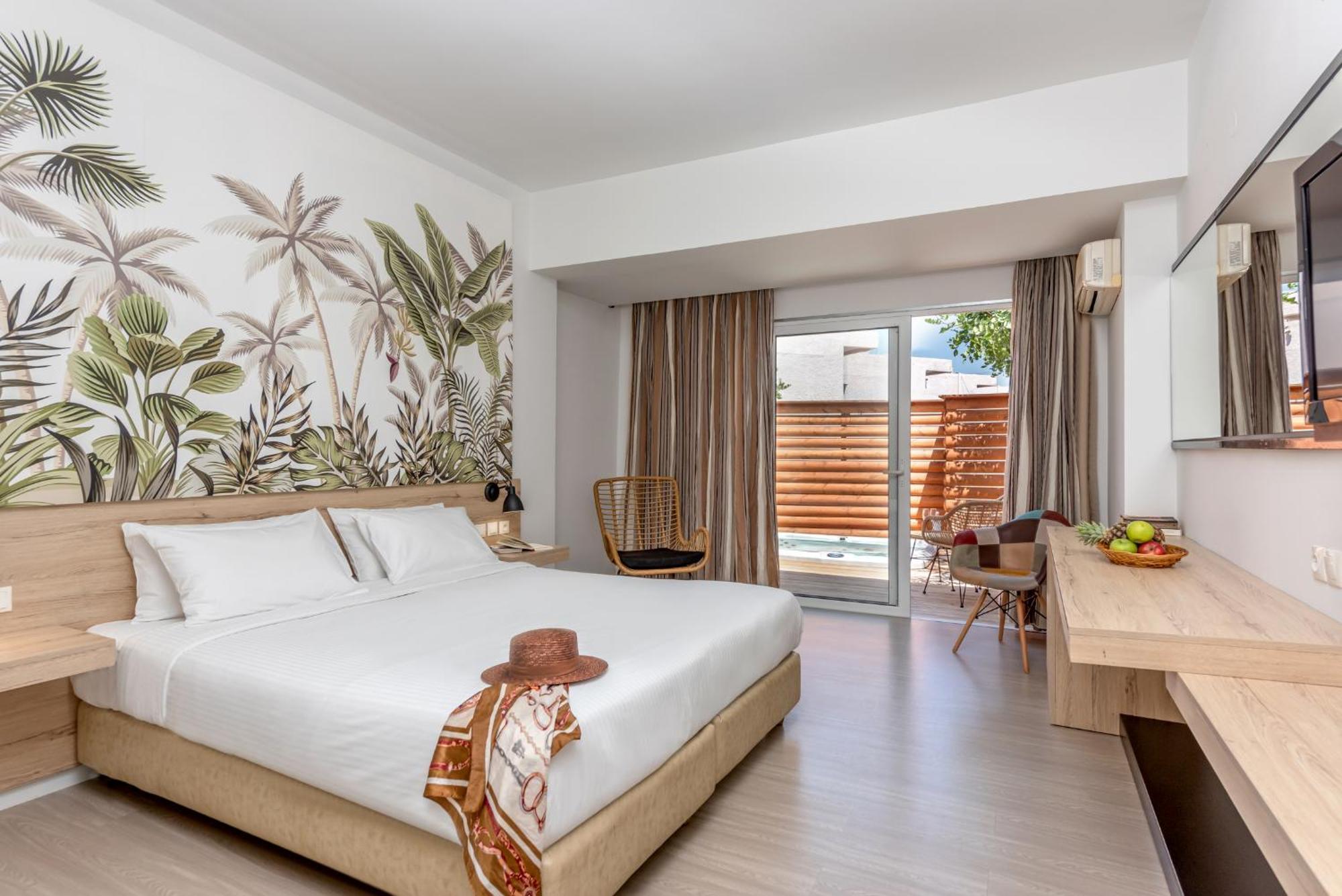 Superior Double Room external Whirlpool