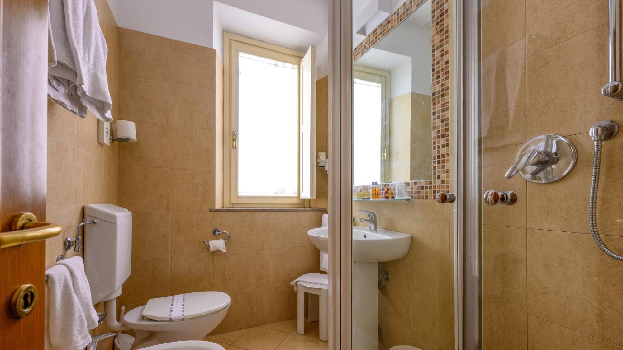 Double Room,1542669076:JPEG