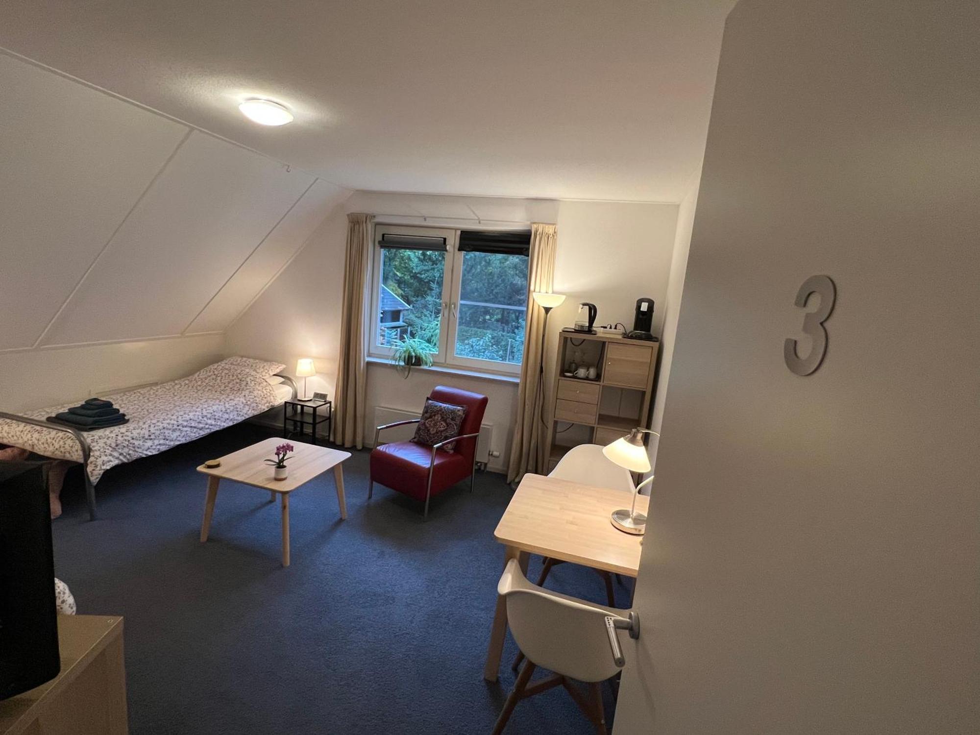 Twin Room,1542711664:JPEG