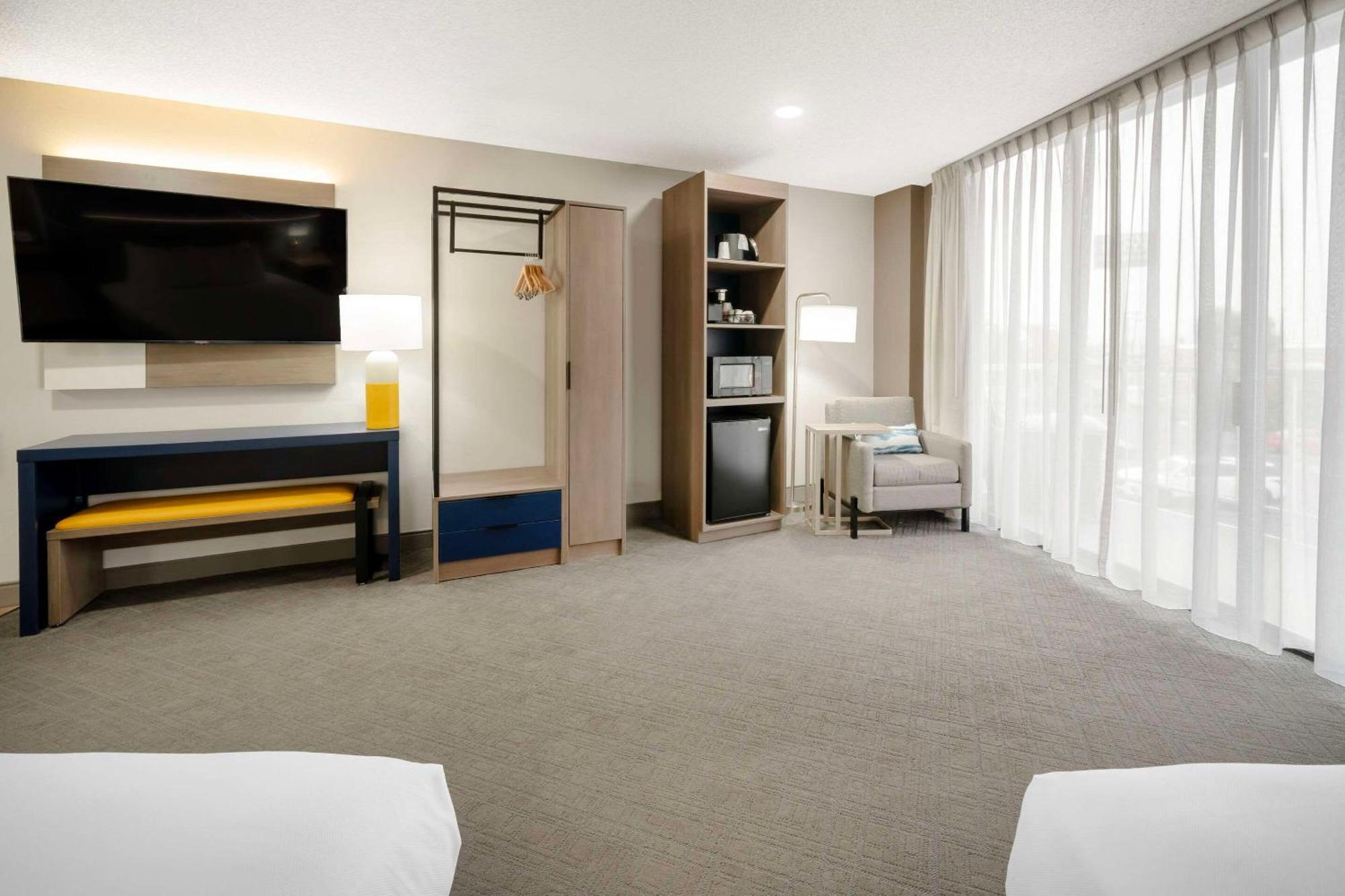 Queen Room Sofa Bed City View