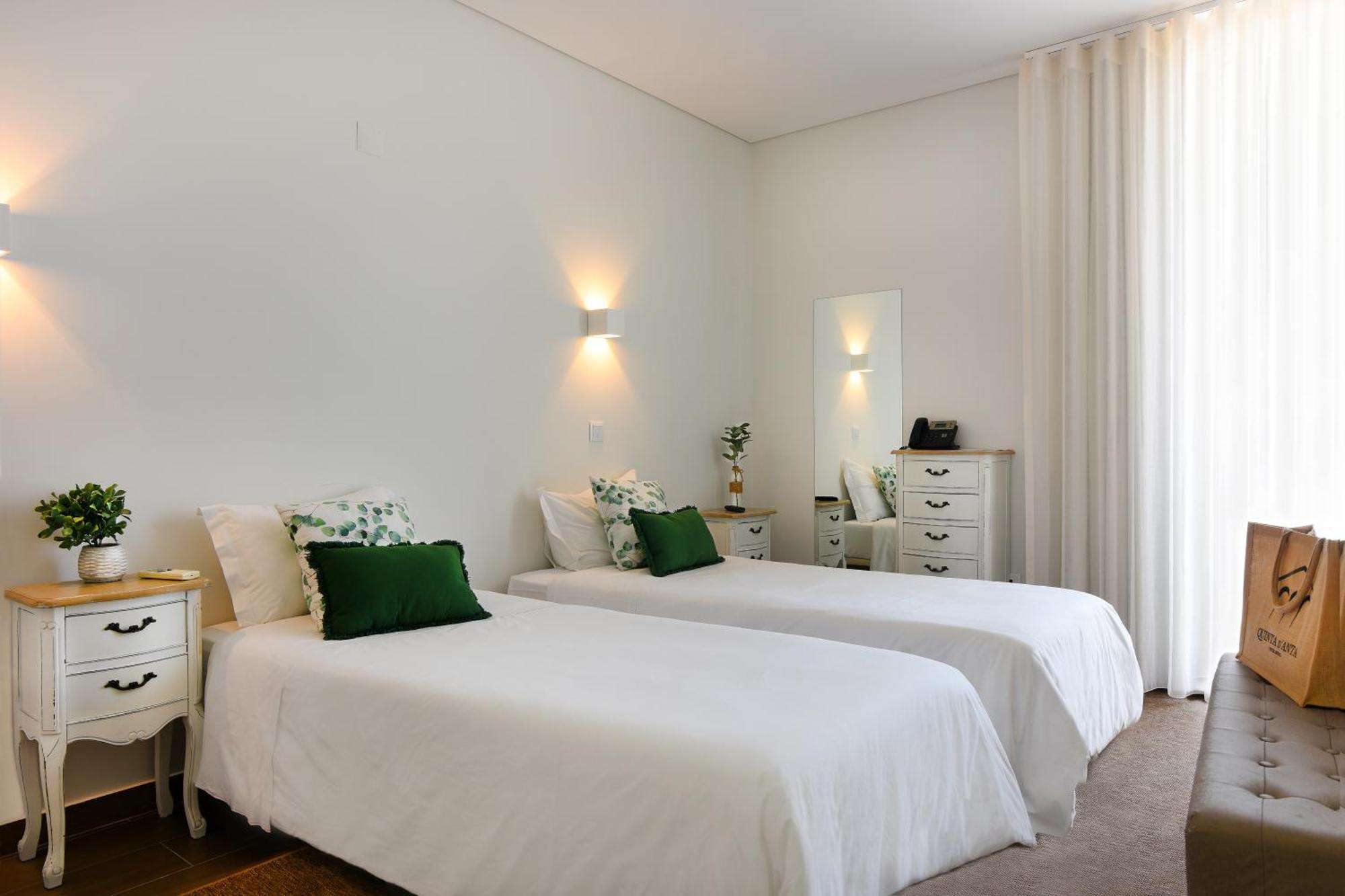 Twin Room,1540923793:JPEG