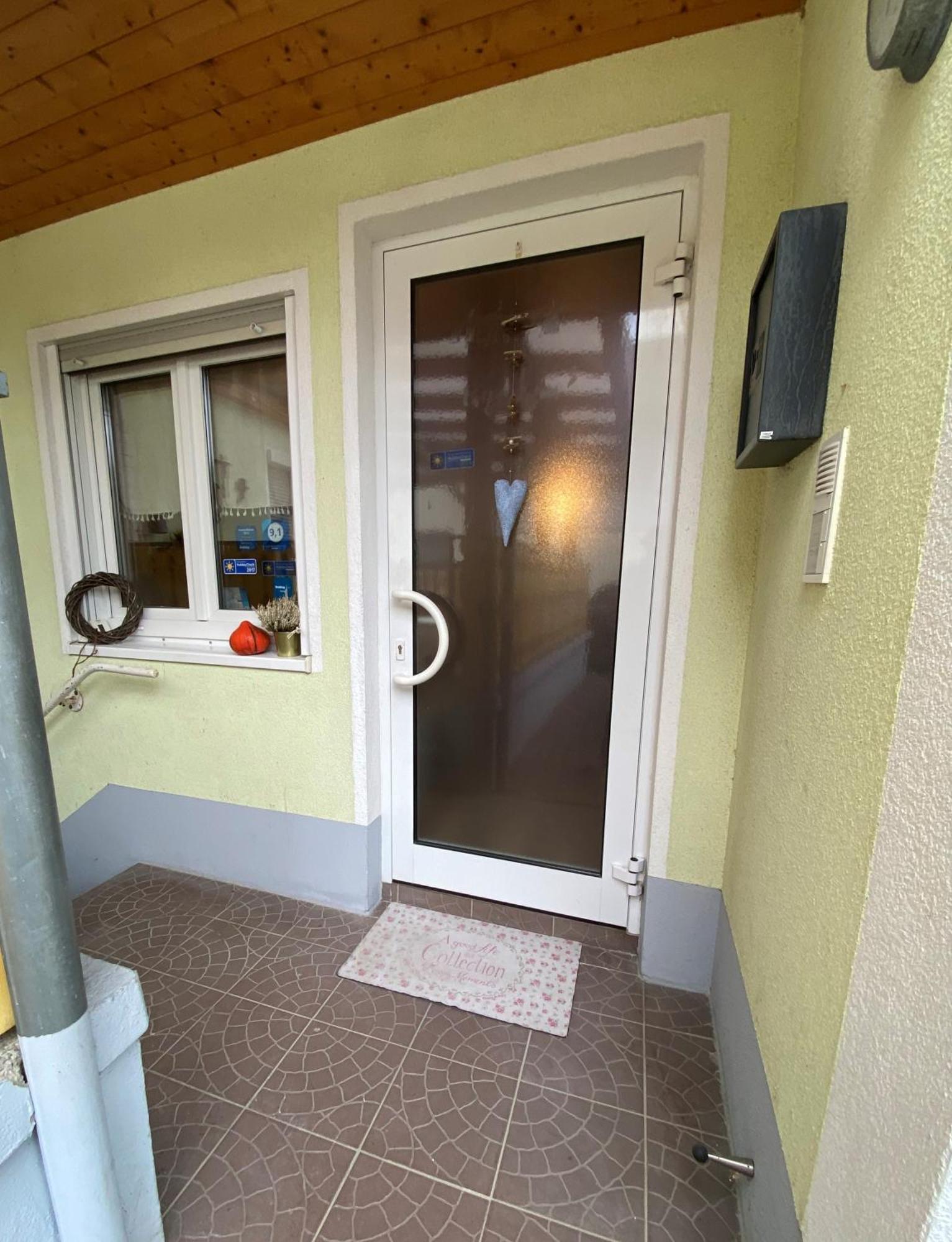 One-Bedroom Apartment,1542985105:JPEG