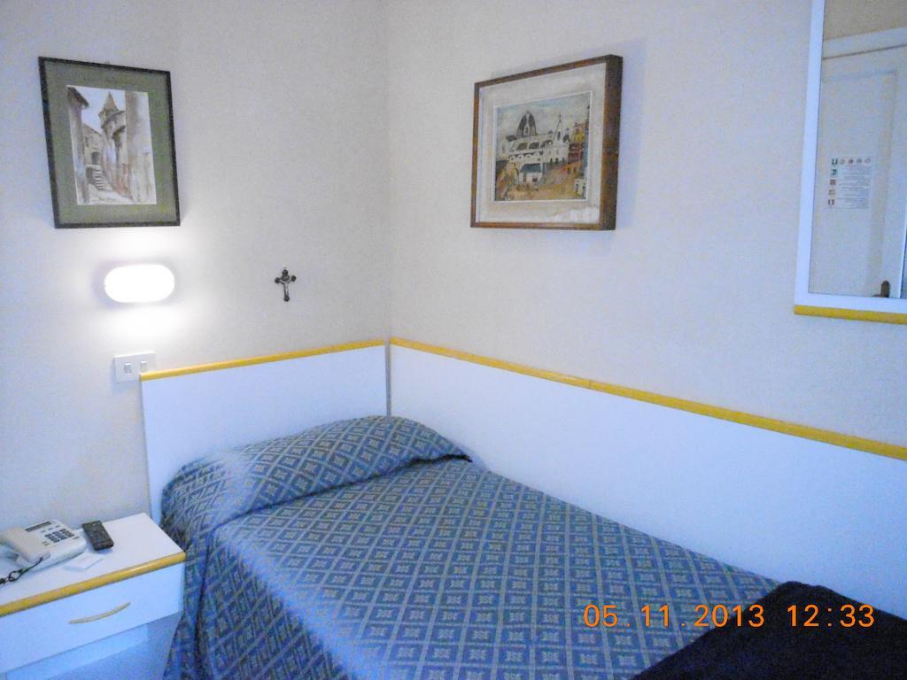 Single Room,246459481:JPEG