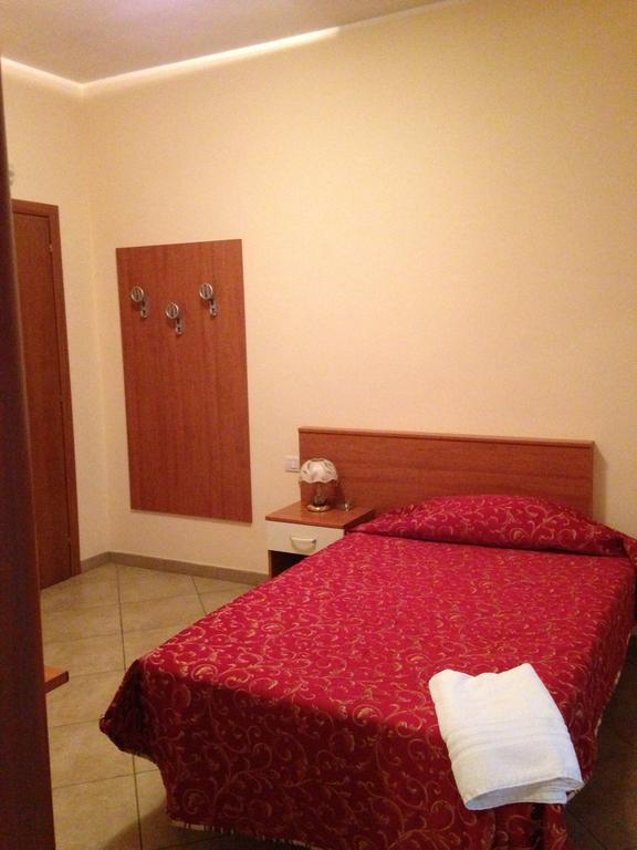 Single Room,248271749:JPEG
