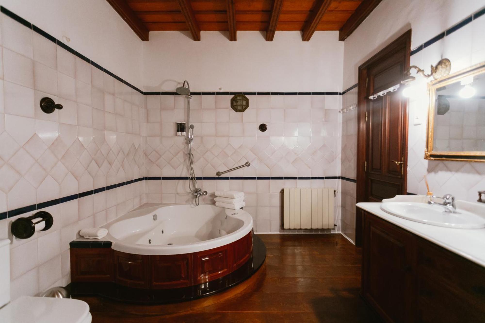 Luxury Triple Room,1543034074:JPEG