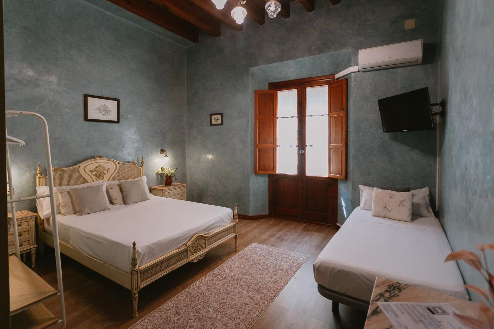 Standard Twin Room Sofa