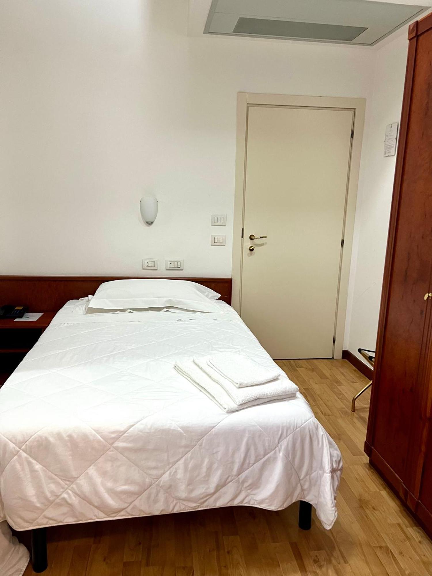 Standard Double Room,1543282261:JPEG