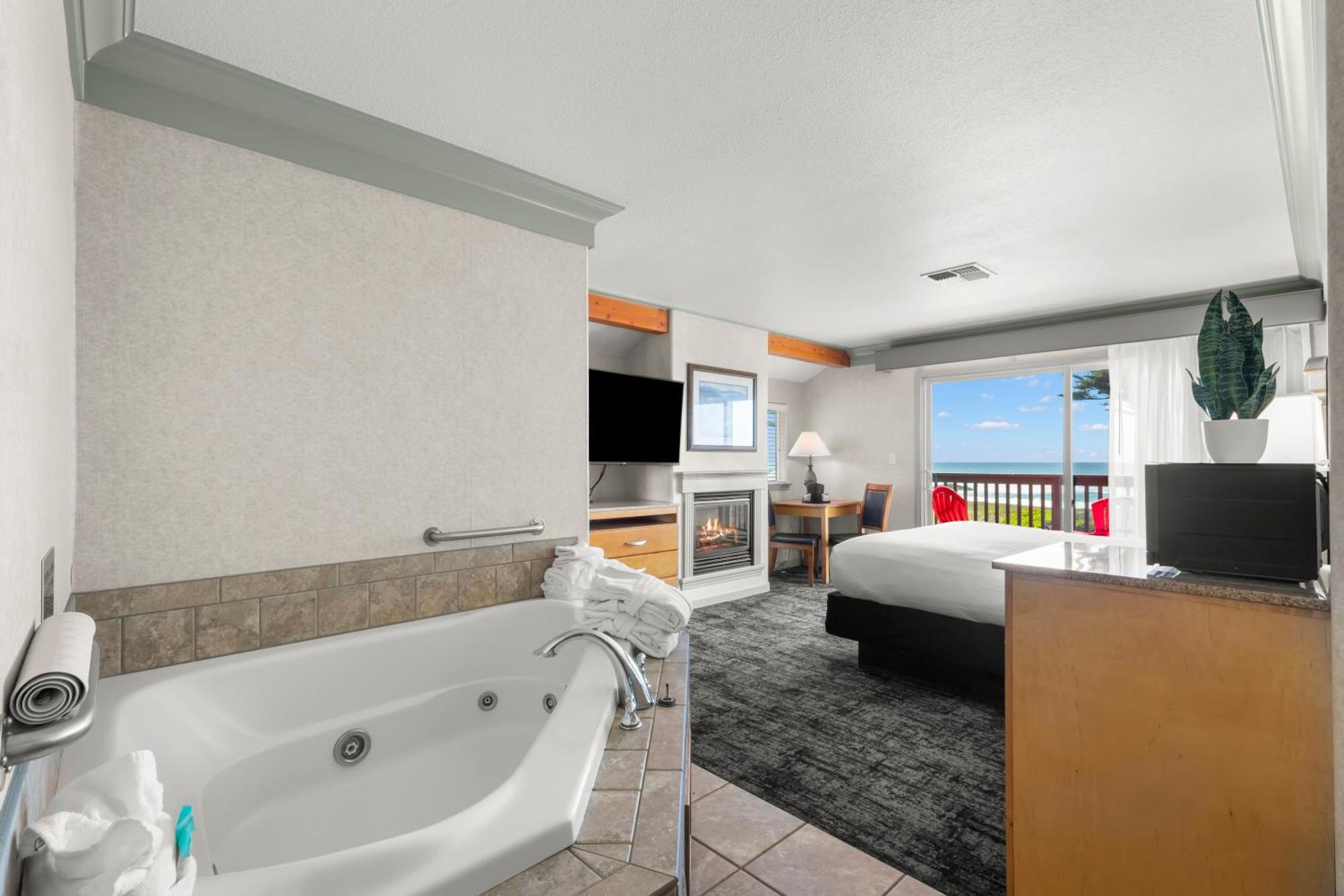 King Whirlpool Tub Room Ocean View No Pets
