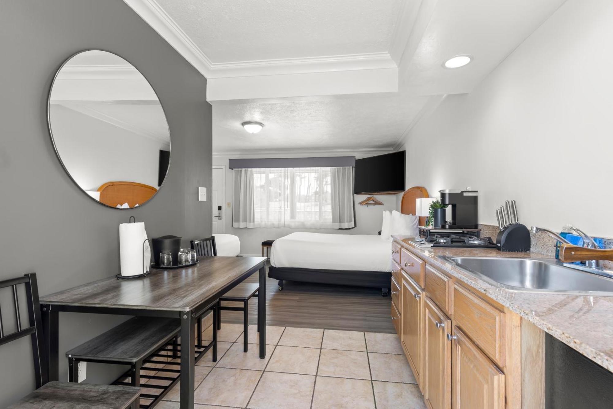 Kitchenette Room Ocean View Pet Friendly