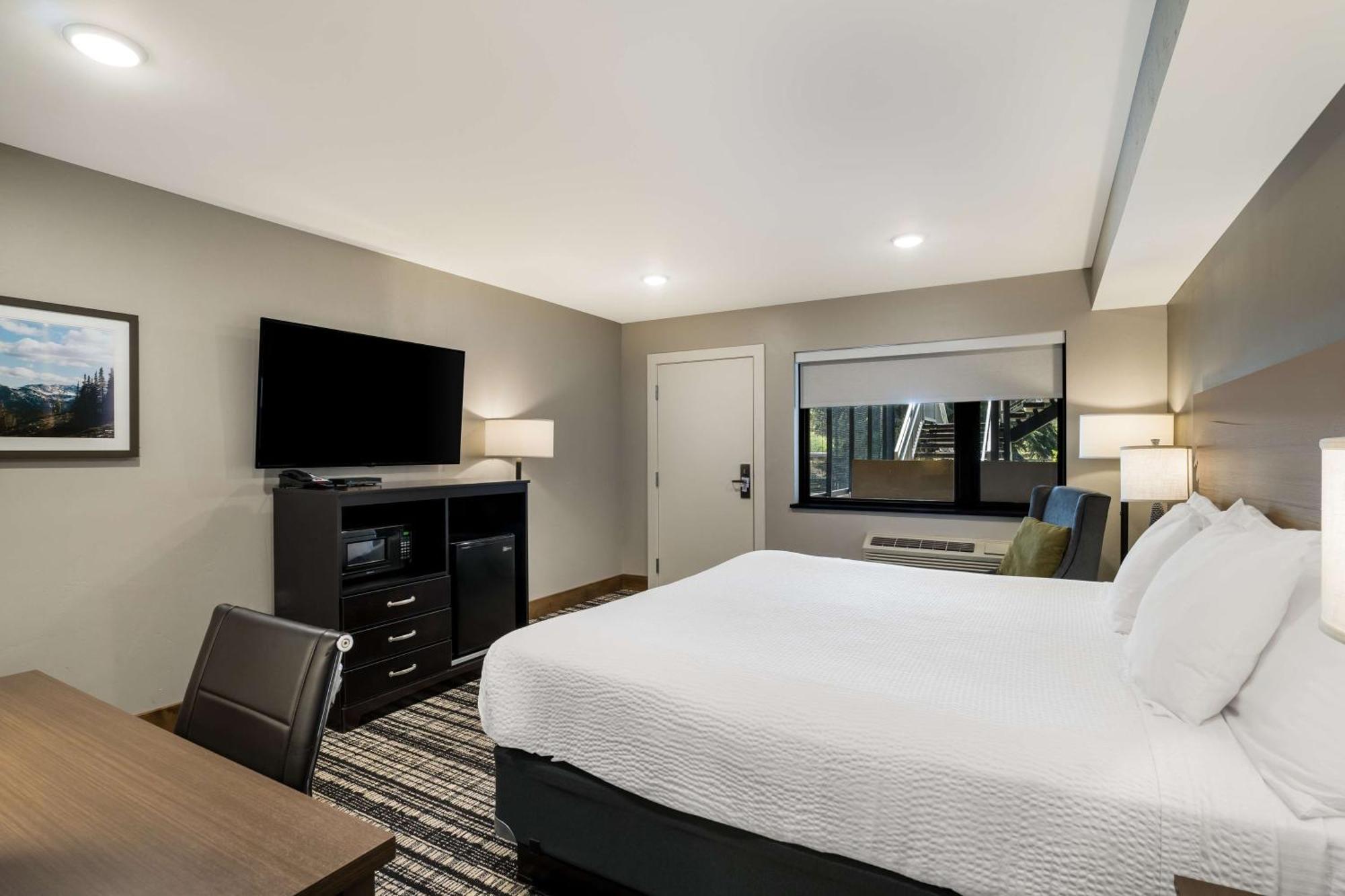 Junior Suite with King Bed - Non-Smoking
