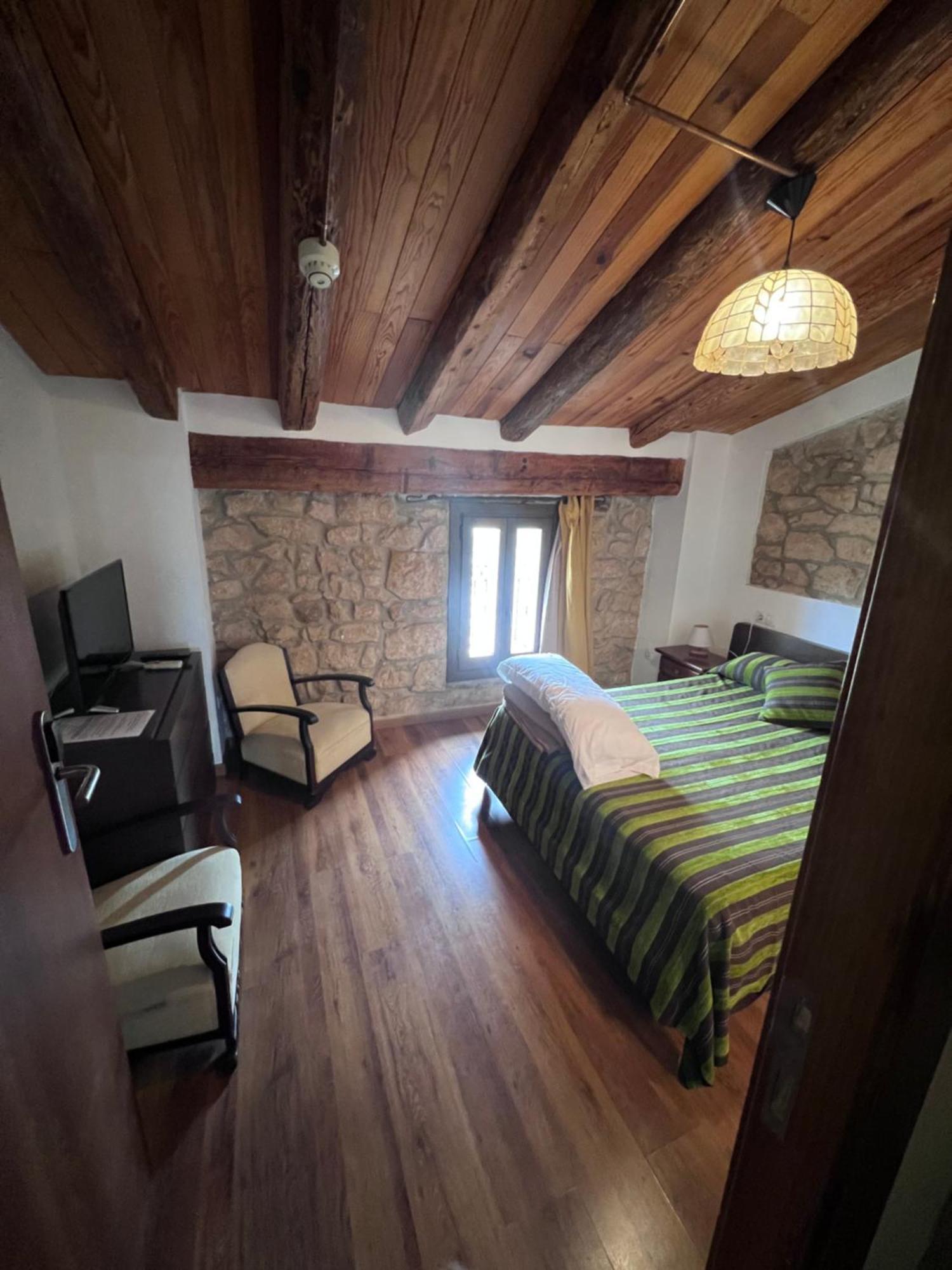Double Room,1543435006:JPEG