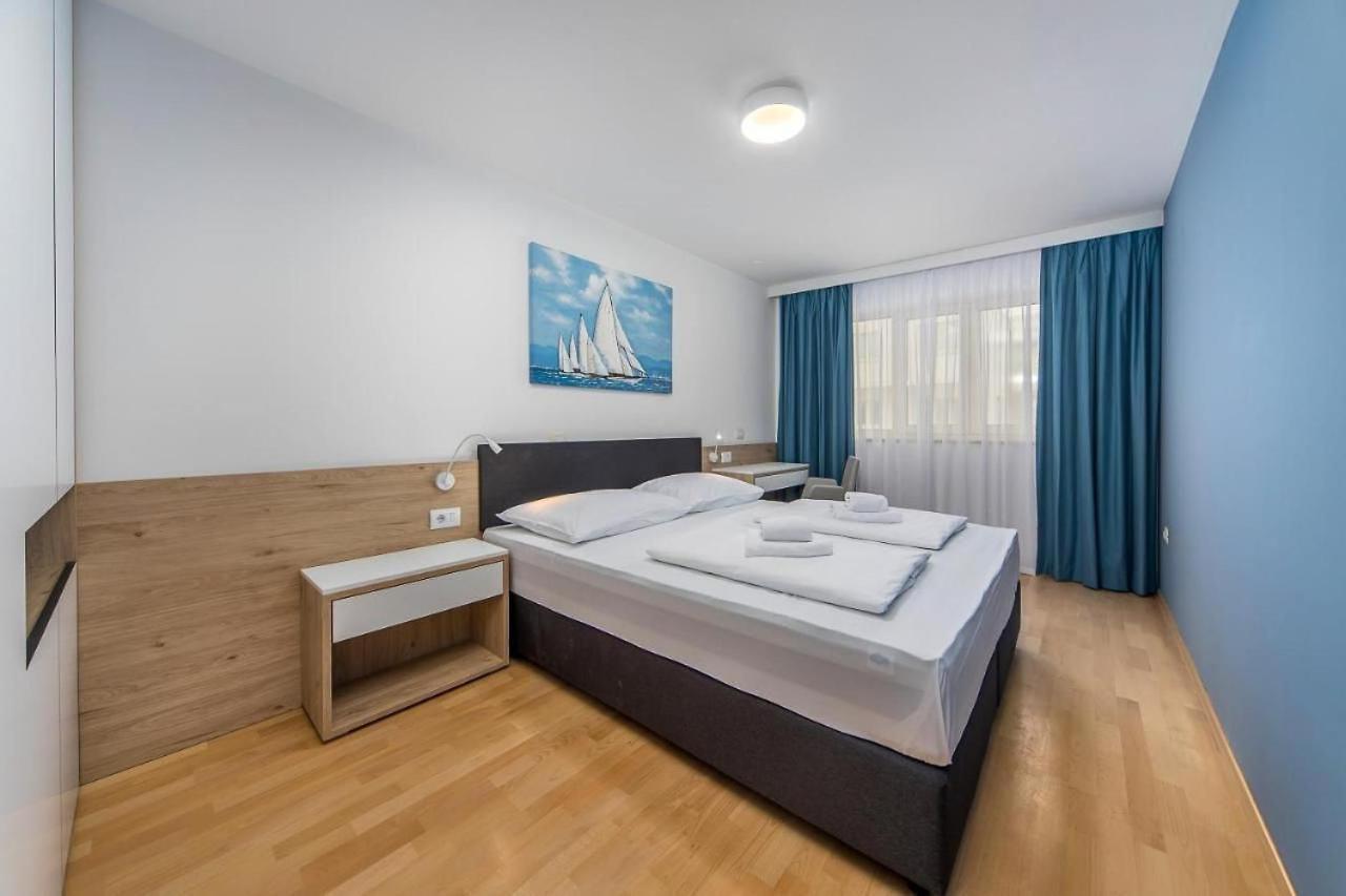 One-Bedroom Apartment,1395640112:JPEG