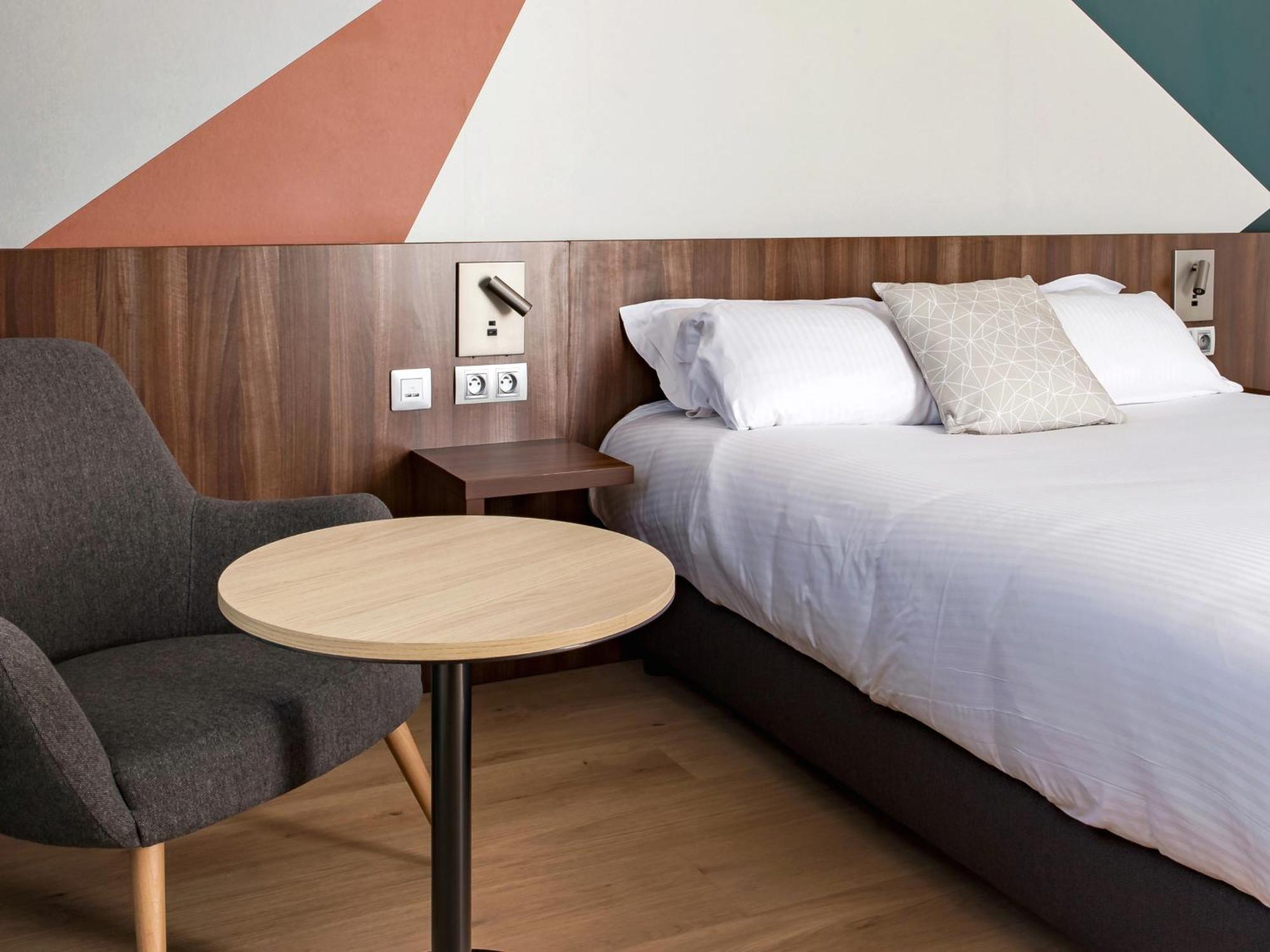 Premium Queen Room Accessible