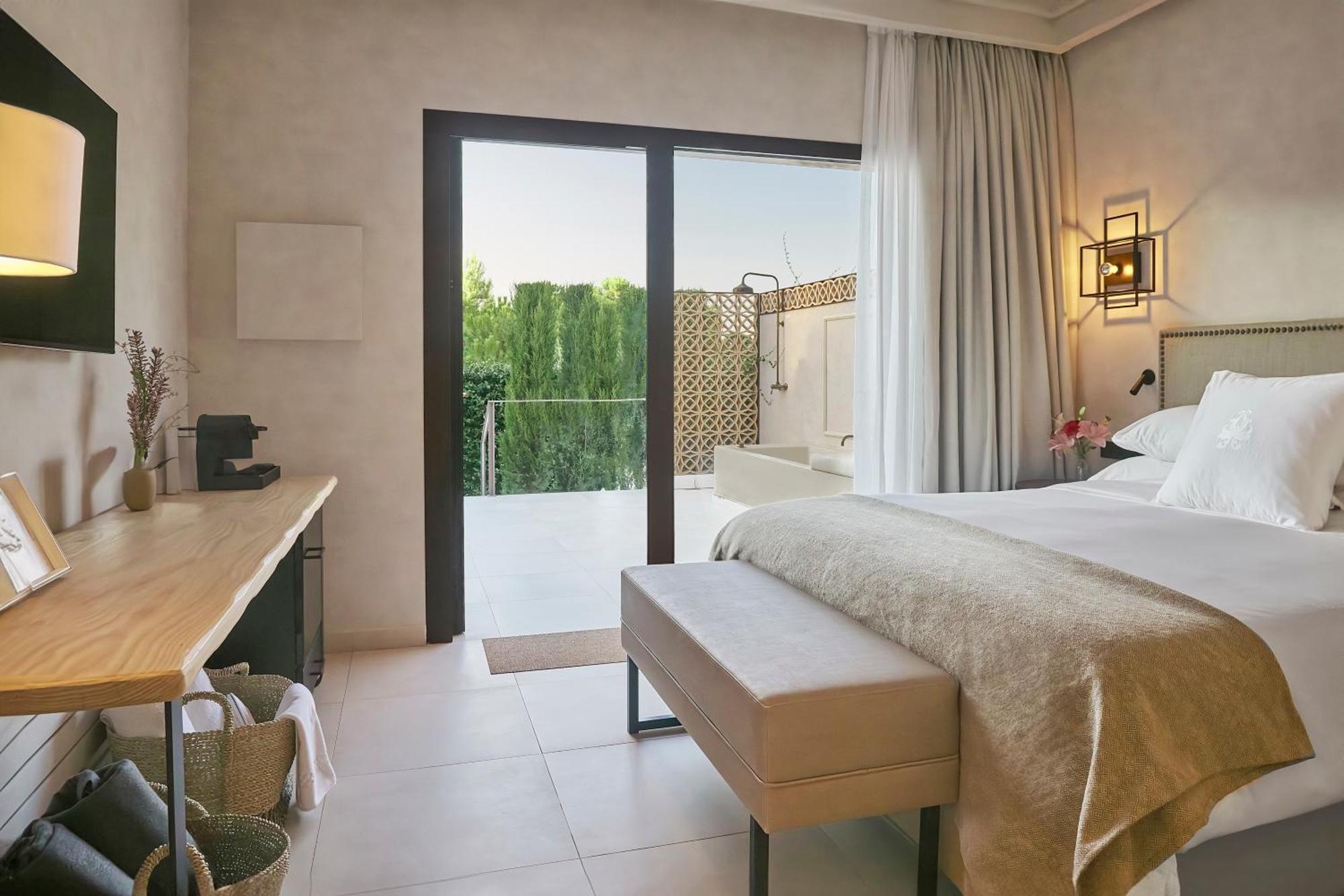 Queen Room Garden View