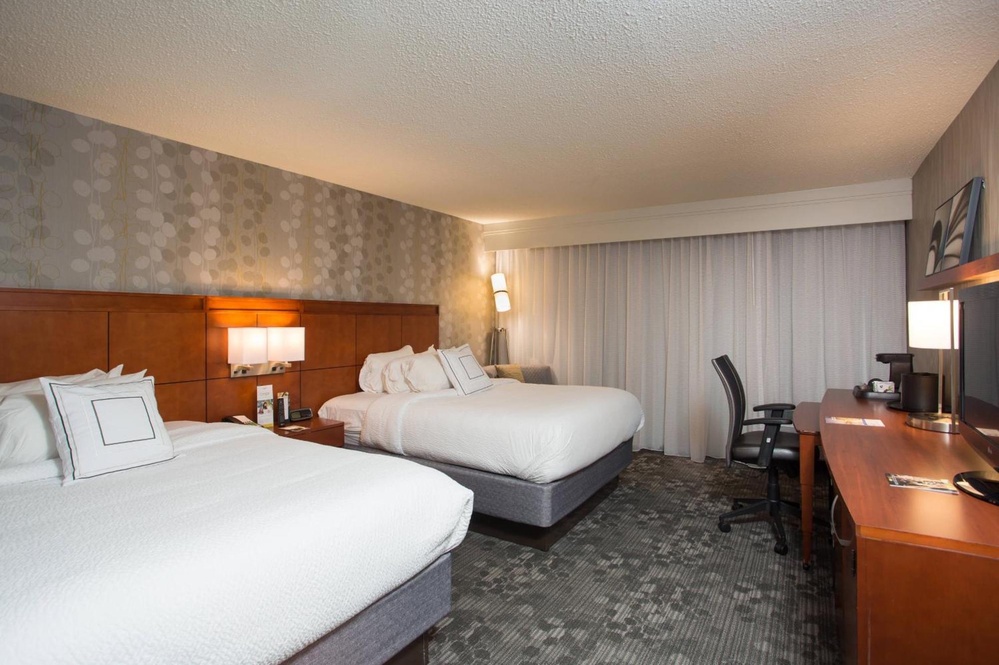 Queen Room with Two Queen Beds - Hearing Accessible