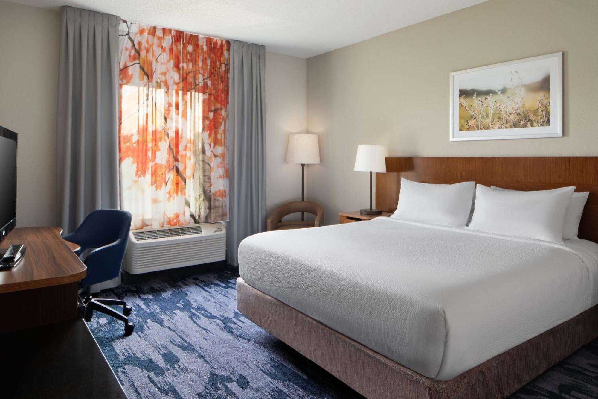 King Room with Bathtub - Mobility Access