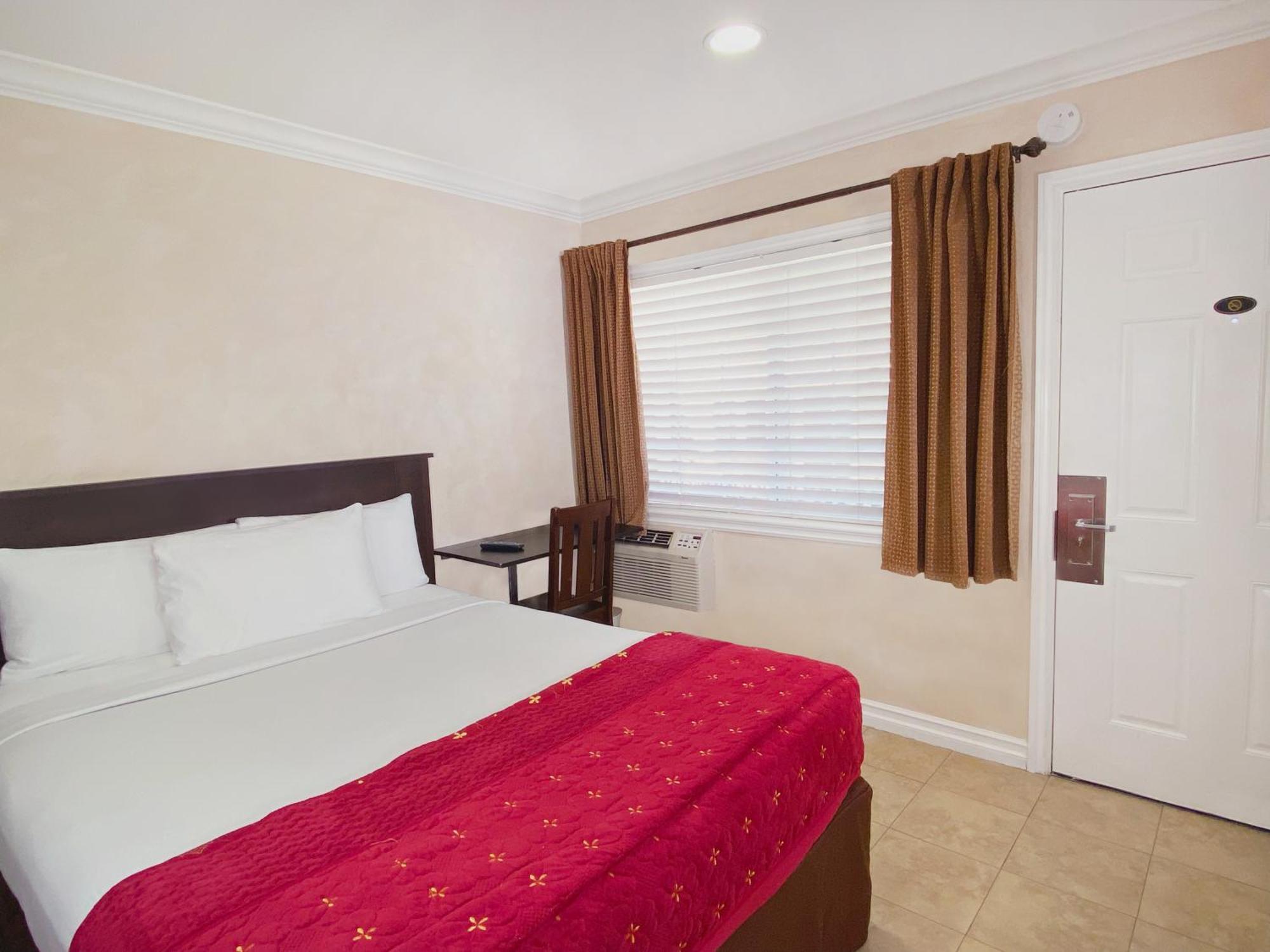 Queen Room,1543777678:JPEG