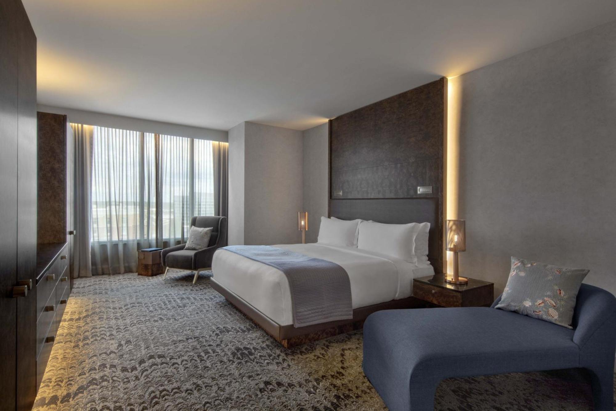 Luxury King Suite City View,1461652867:JPEG