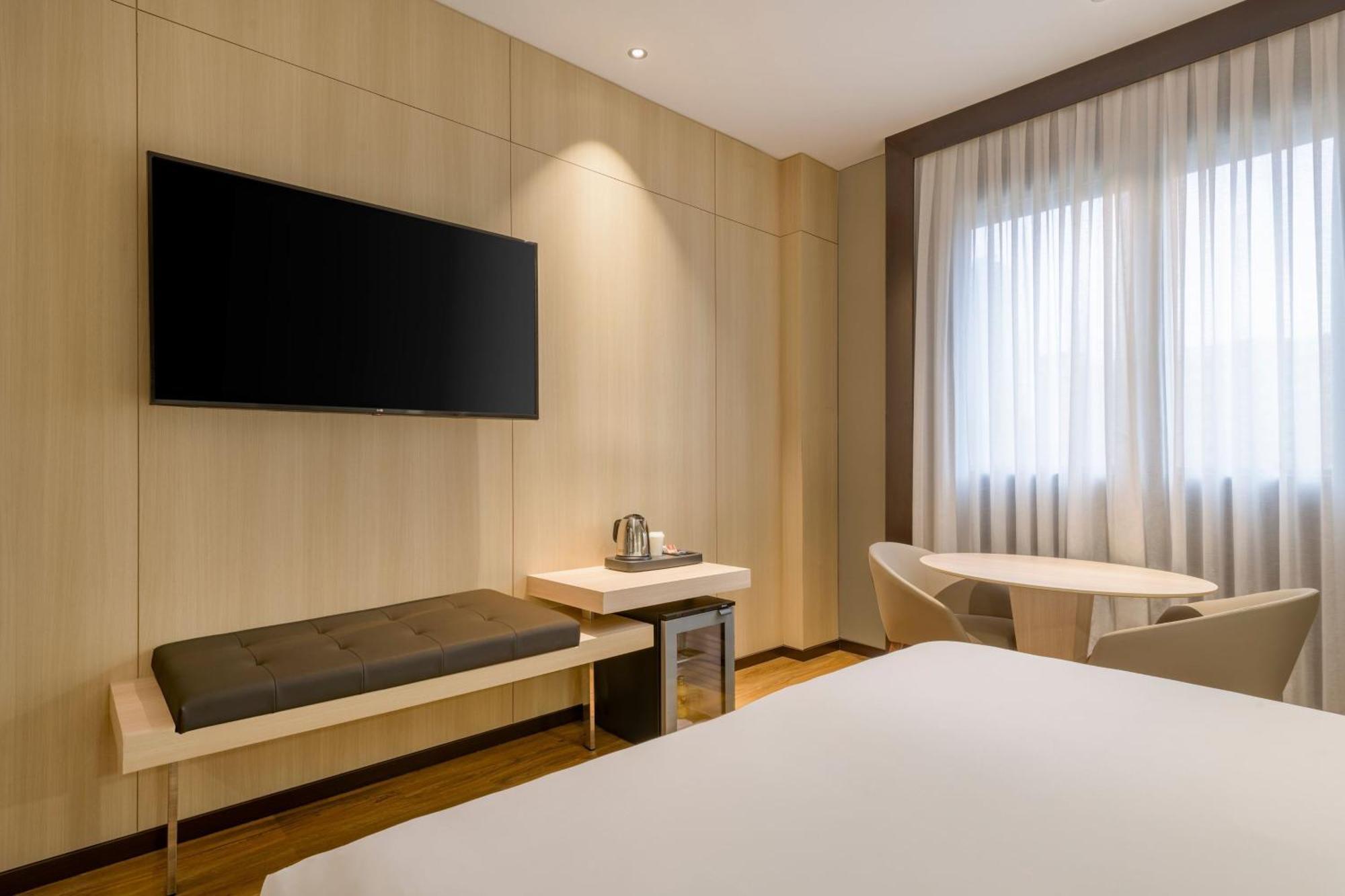 Standard Room Queen Guest room 1 Queen,1629889444:JPEG