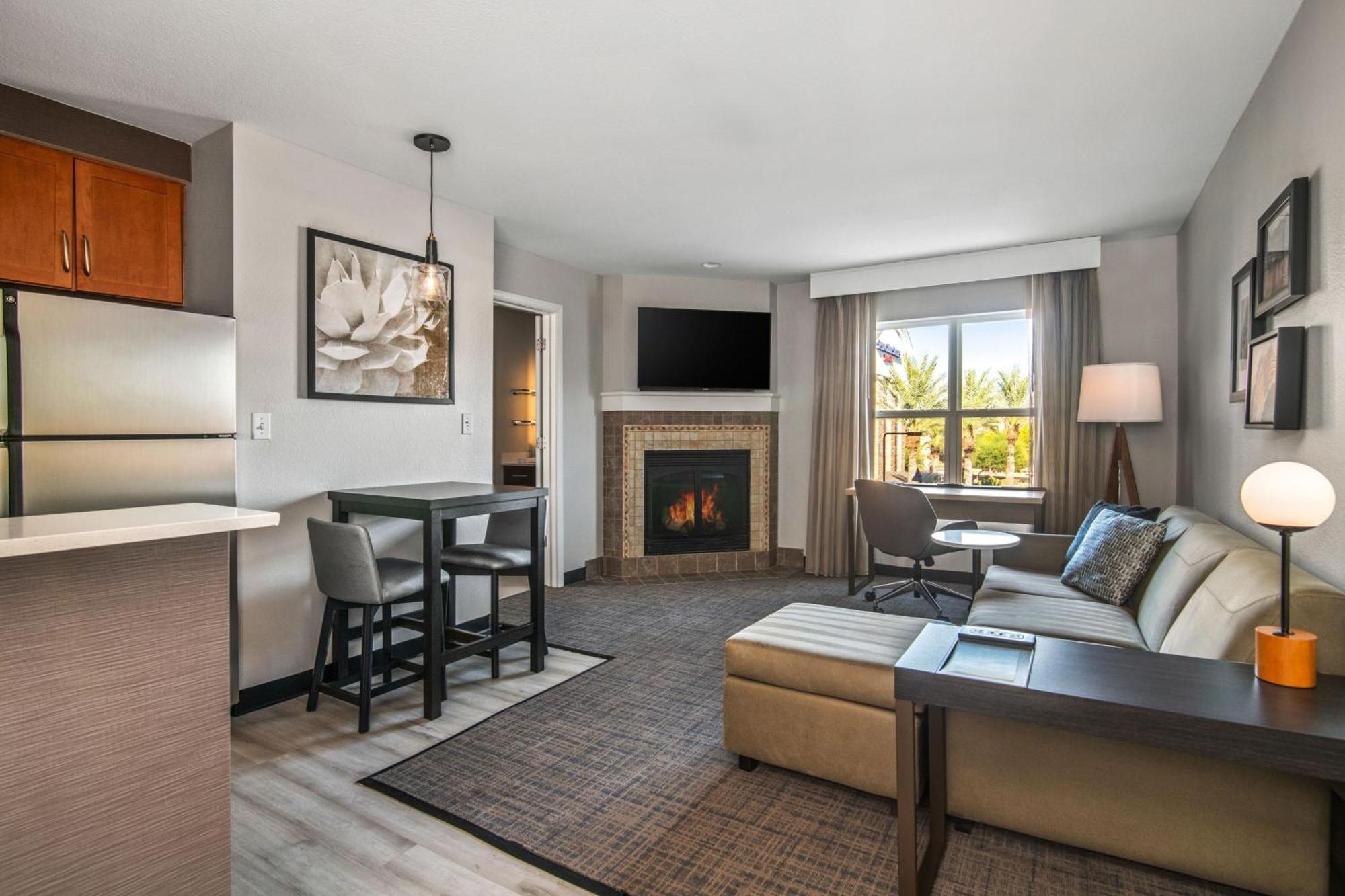 One-Bedroom Suite Sofa Bed,1543889728:JPEG