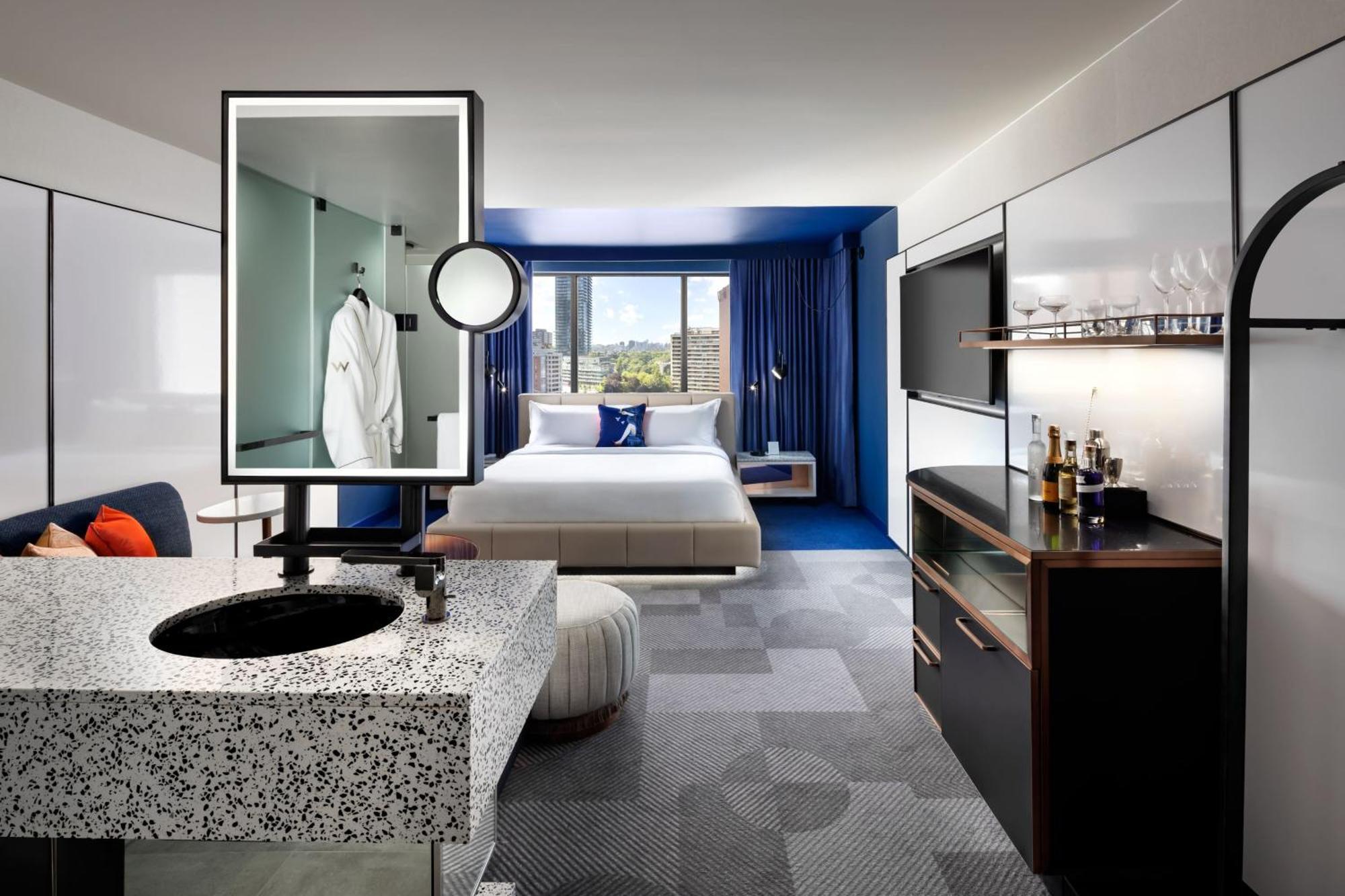 Superior King Room City View
