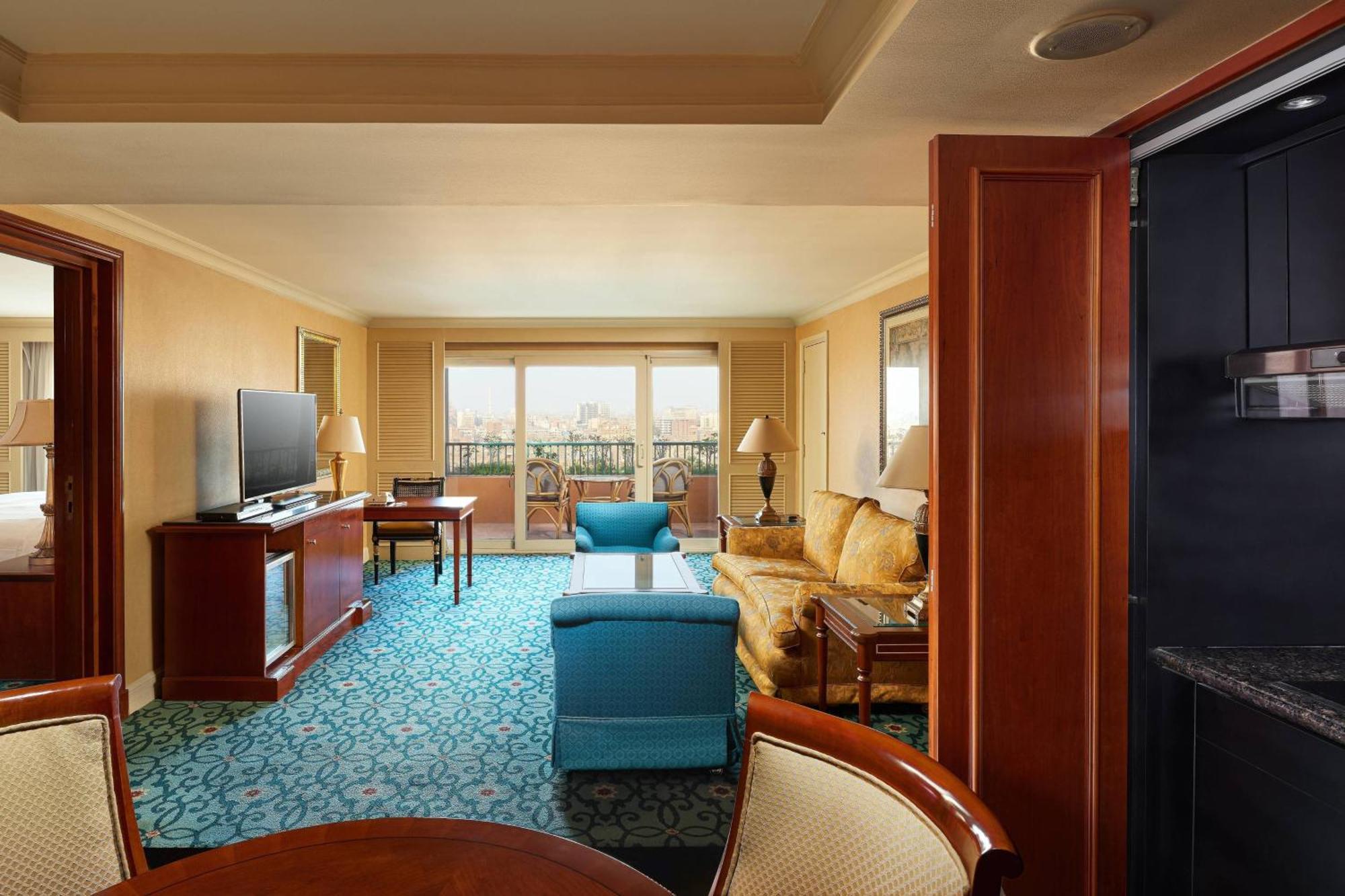 Diplomatic Suite 1 King Balcony